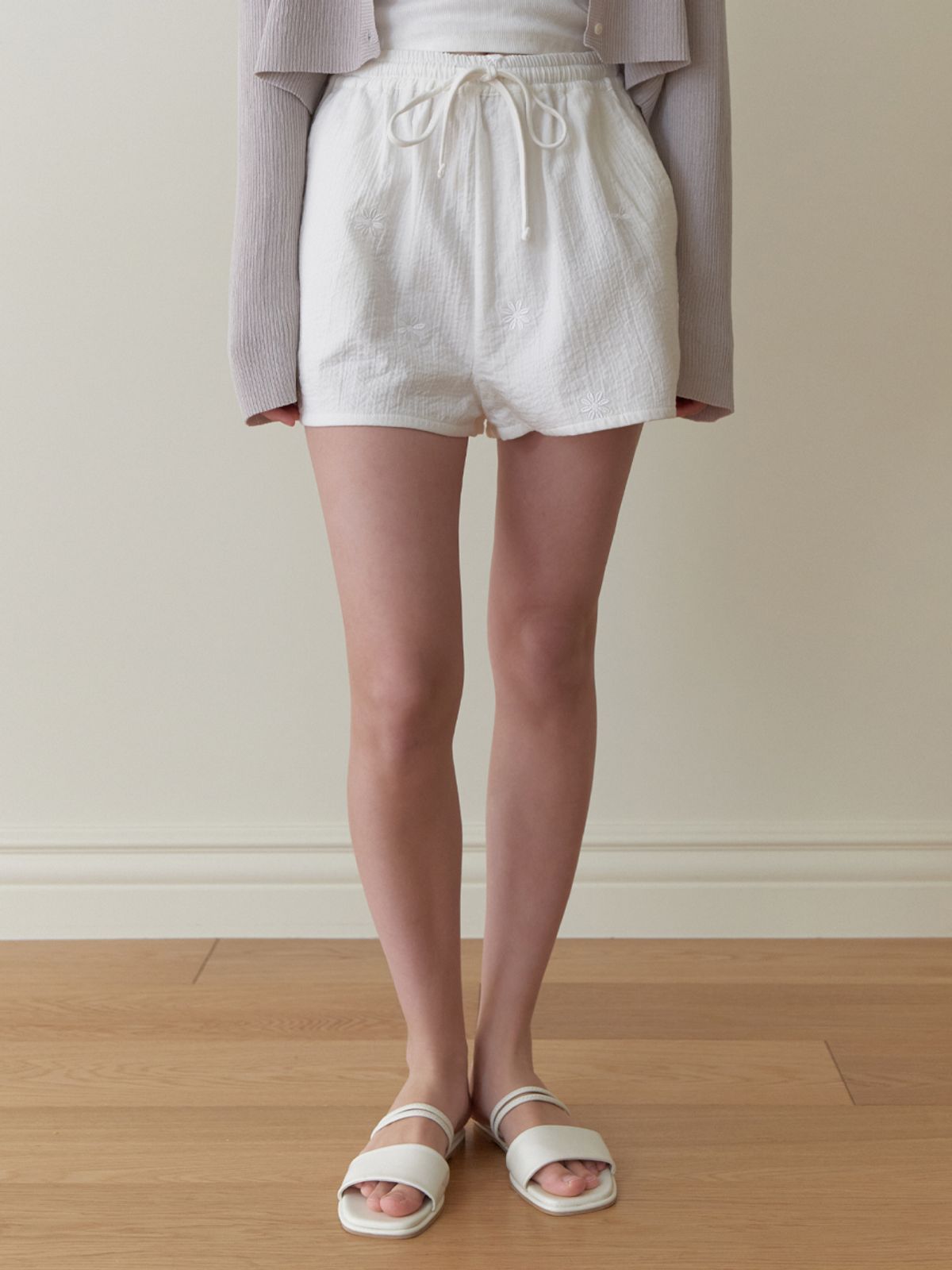 리엘(RE L) Rudbeckia shorts (white flower)