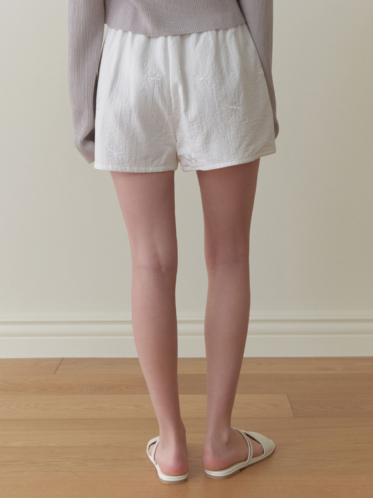리엘(RE L) Rudbeckia shorts (white flower)