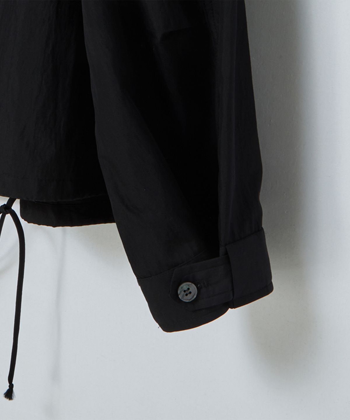 비욘드클로젯(BEYOND CLOSET) [COLLECTION LINE] 럭스 텍스쳐 라이트 페브릭 블루종 블랙