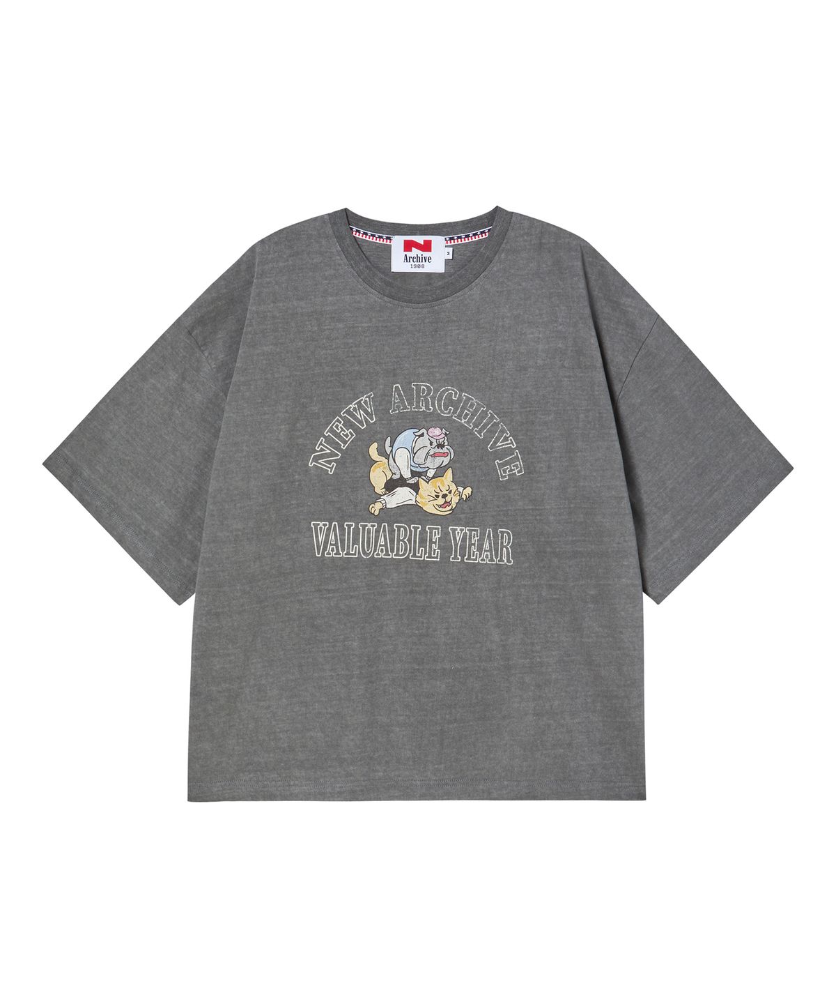 비욘드클로젯(BEYOND CLOSET) [COLLECTION LINE] 빈티지 프린트 디테일 피그먼트 워싱 반팔 티셔츠 그레이