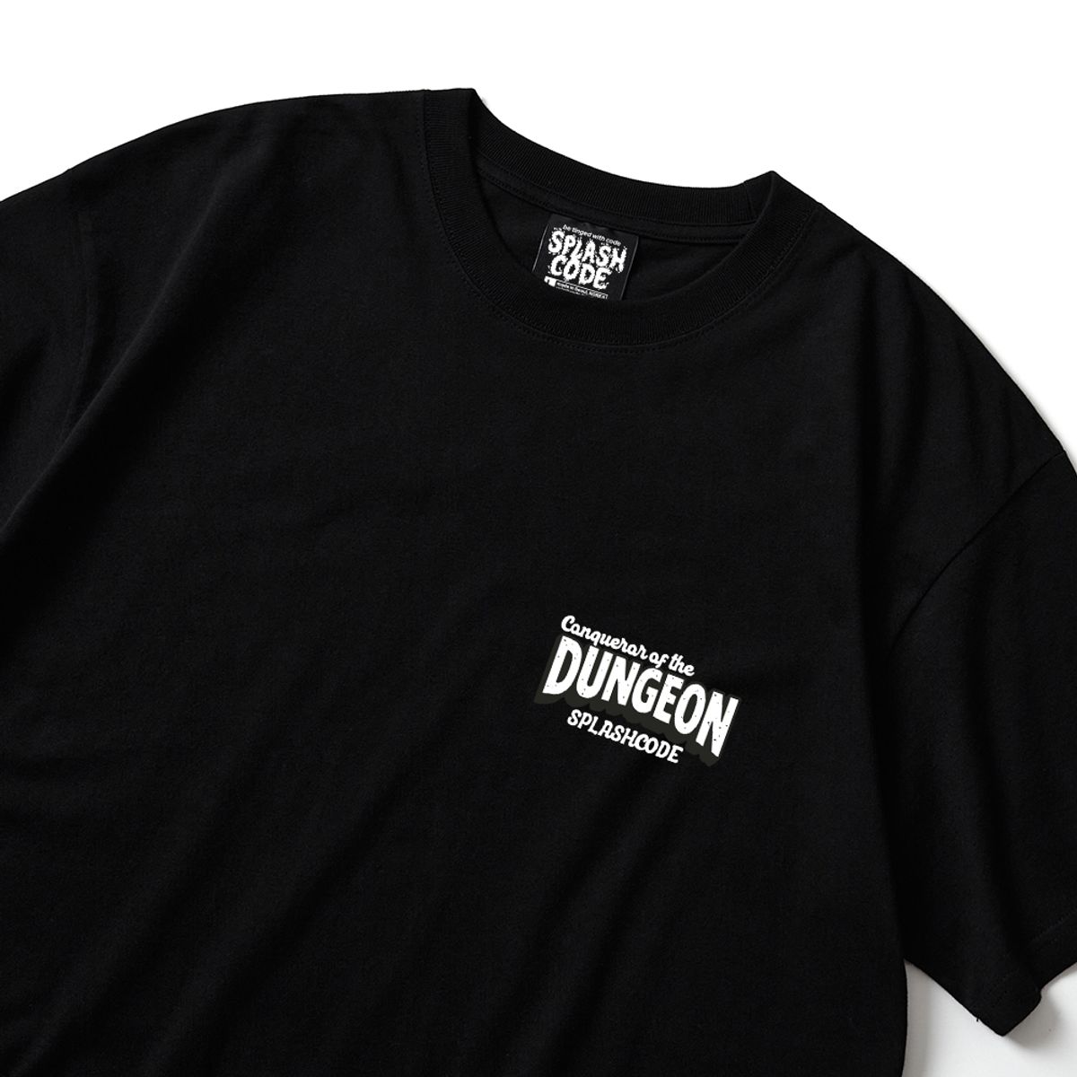 스플래시코드(SPLASHCODE) 반팔 티셔츠 블랙 - 던전의 정복자(Dungeon Conqueror)