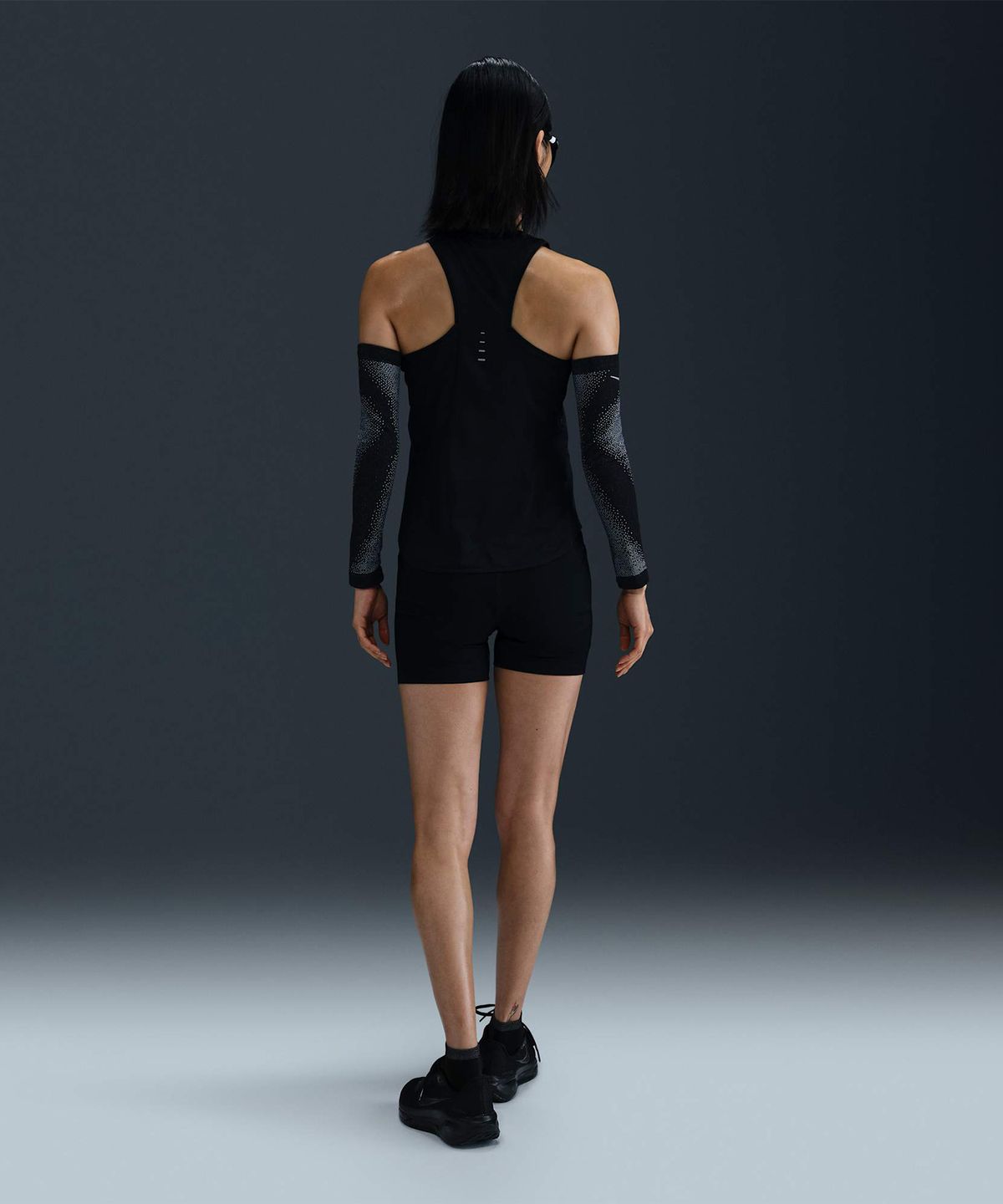 나이키(NIKE) 스위프트 드라이 핏 러닝 탱크 탑 W - 블랙 / HQ0621-010