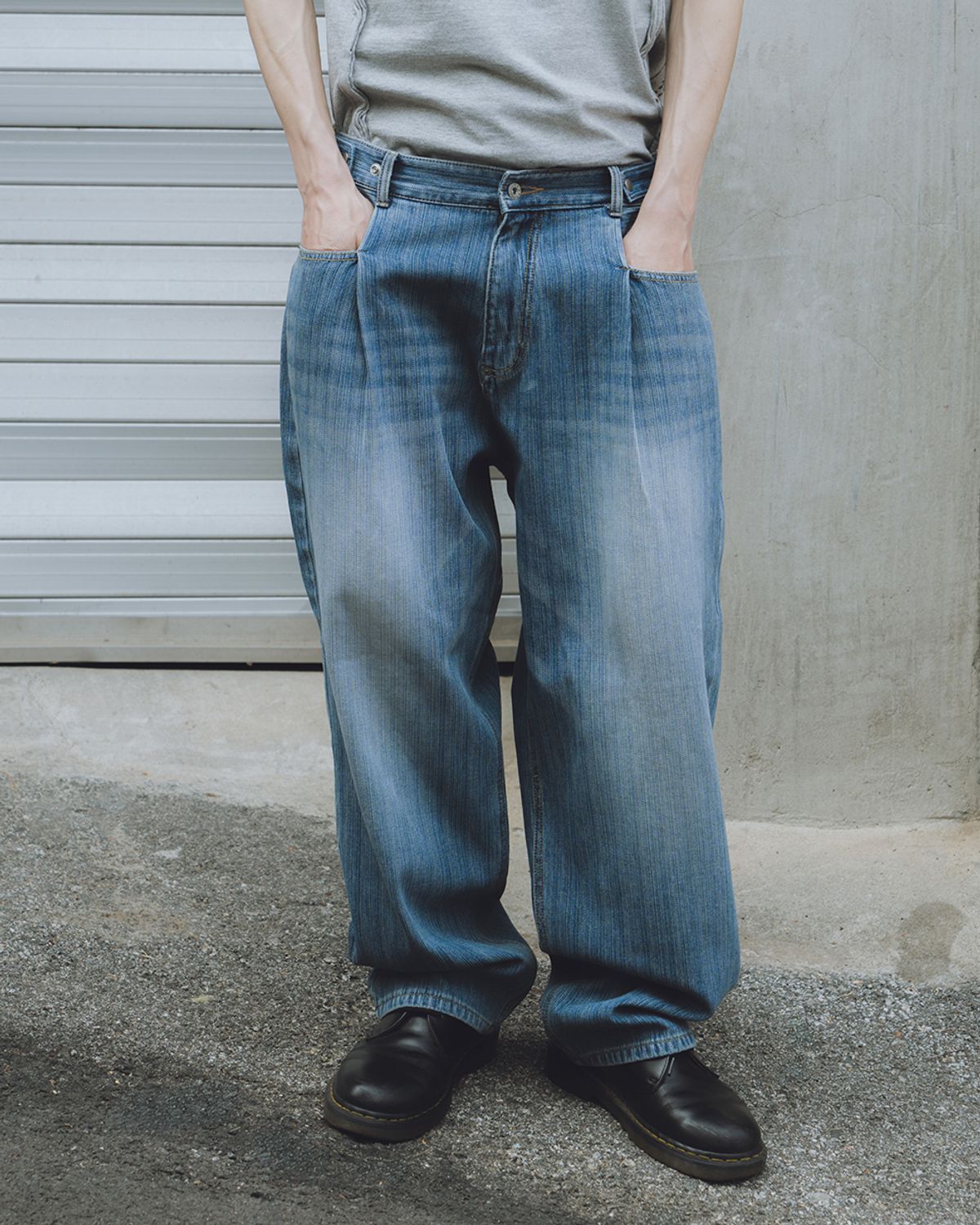 카락터(KARACTOR) One tuck wide tapered denim pants / Light blue