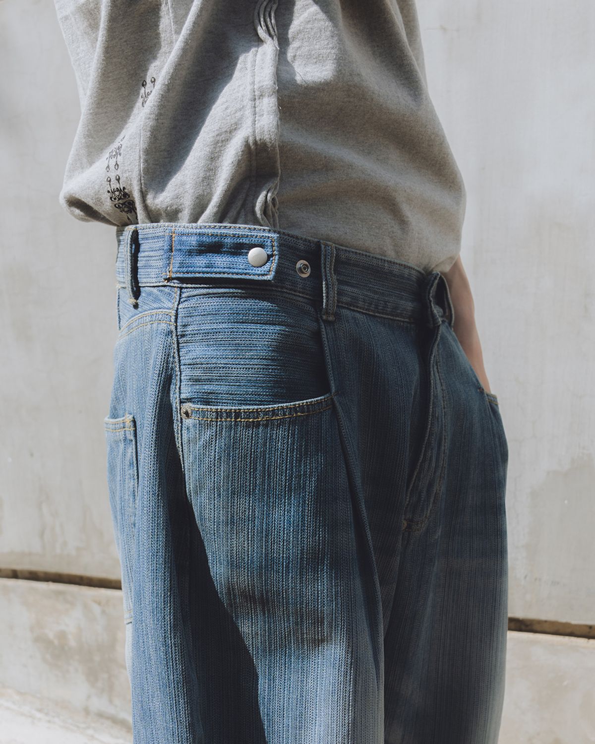 카락터(KARACTOR) One tuck wide tapered denim pants / Light blue