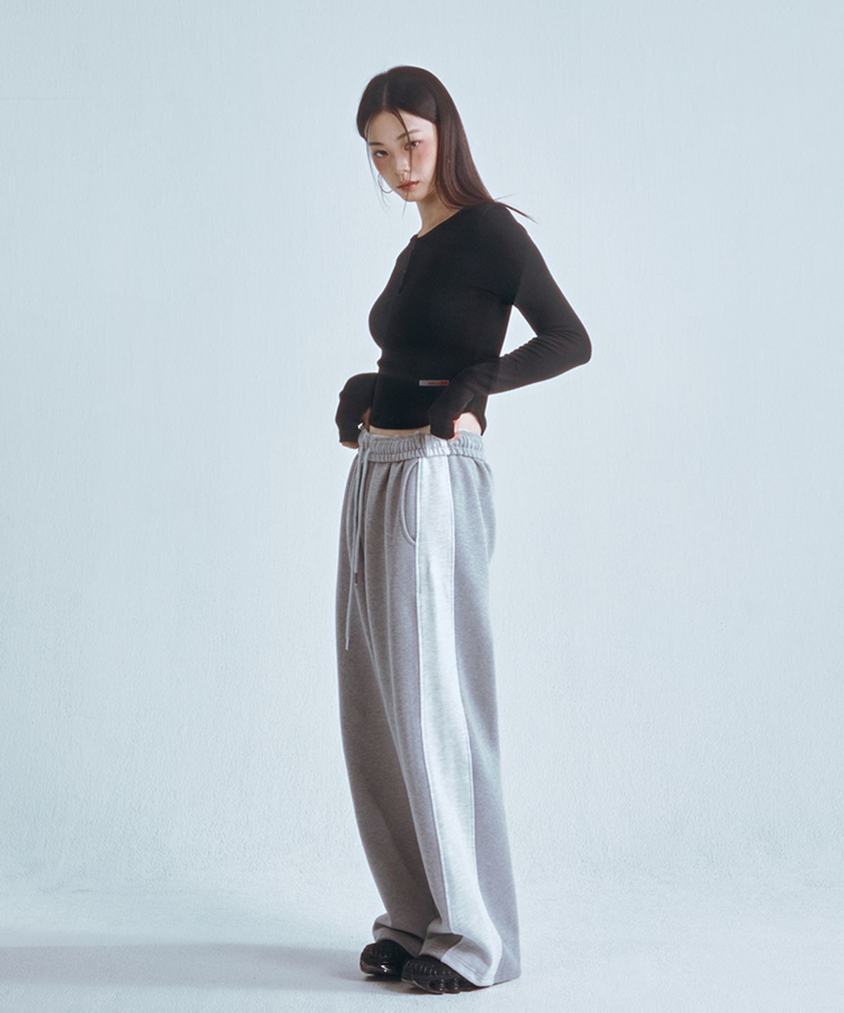 포영(FOUR YOUNG) Uniform Jogger Pants Melange Grey