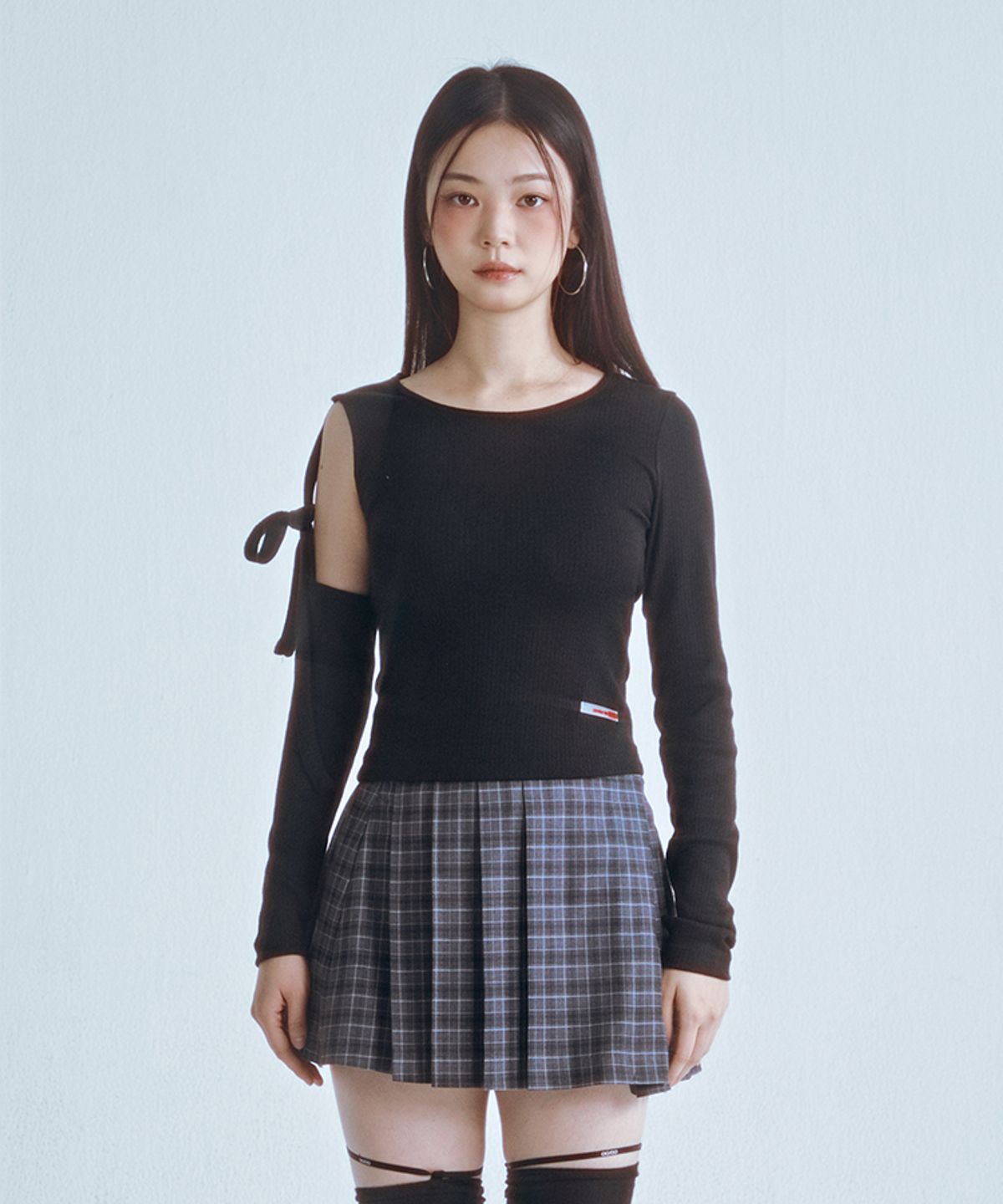 포영(FOUR YOUNG) Unbalance Tie Top Black