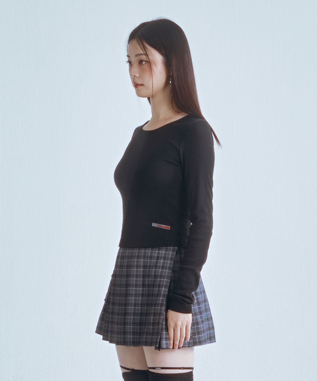 포영(FOUR YOUNG) Unbalance Tie Top Black