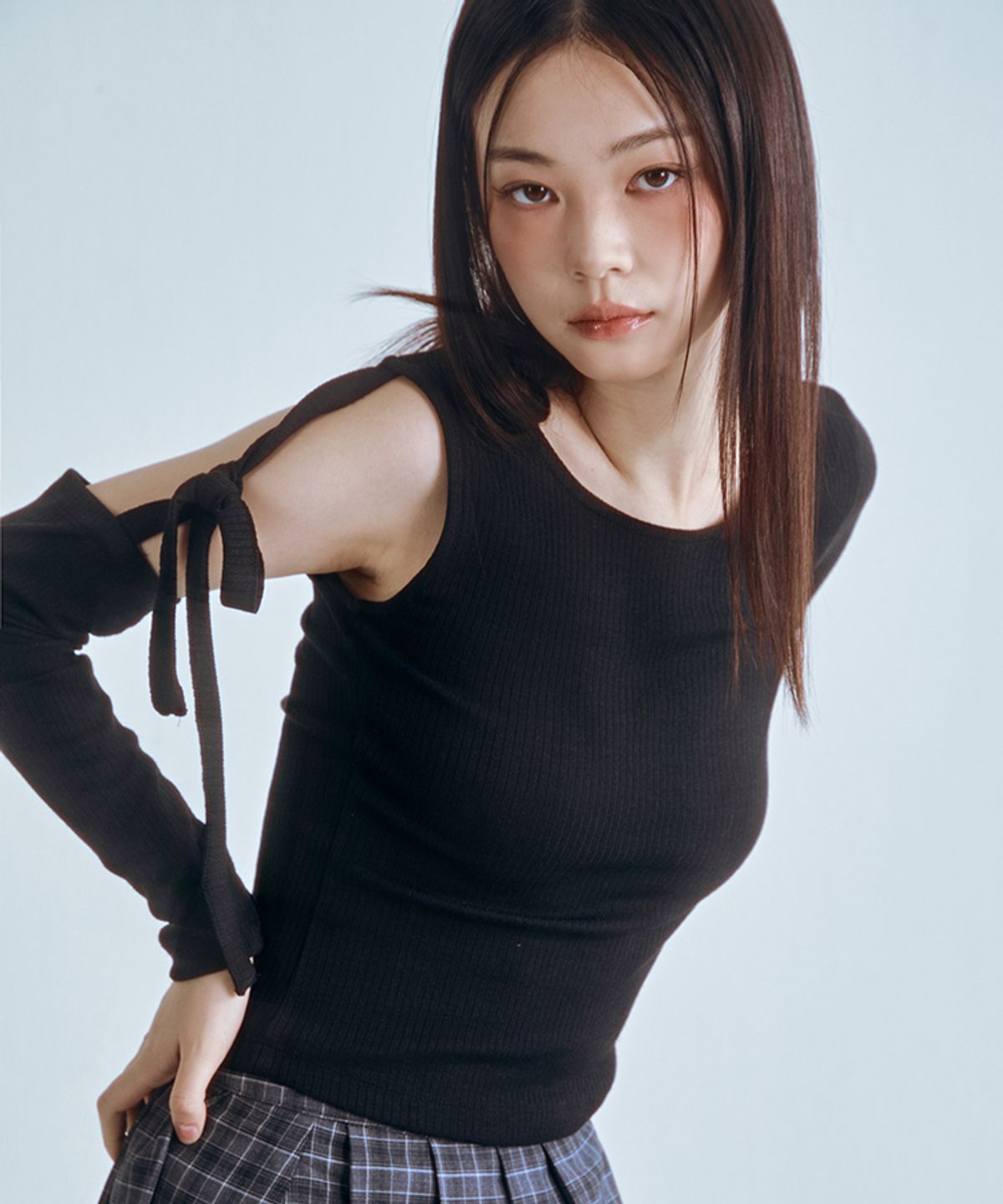 포영(FOUR YOUNG) Unbalance Tie Top Black
