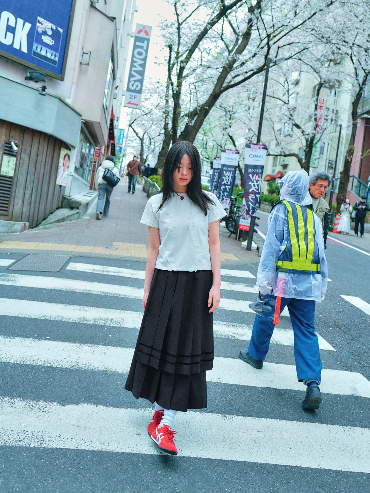 로액슈얼(LO AXUAL) DOUBLE LACE CURVED RUFFLE T-SHIRTS _OFF WHITE