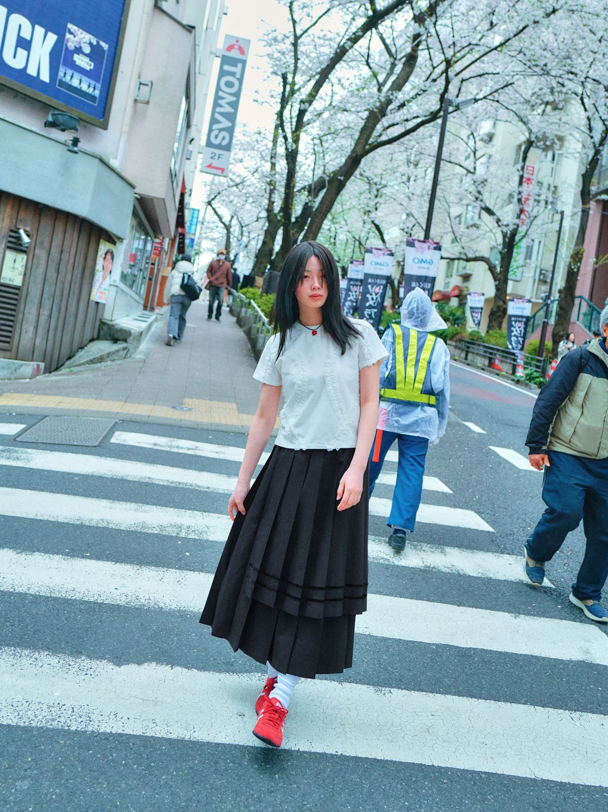 로액슈얼(LO AXUAL) DOUBLE LACE CURVED RUFFLE T-SHIRTS _OFF WHITE