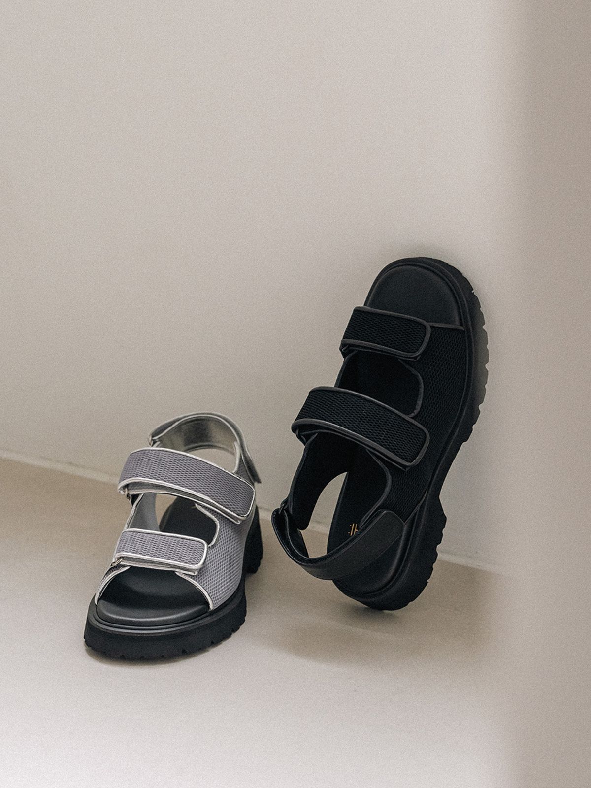 더조히(THE JOHI) Lia Velcro Platform Sandals_4 COLORS