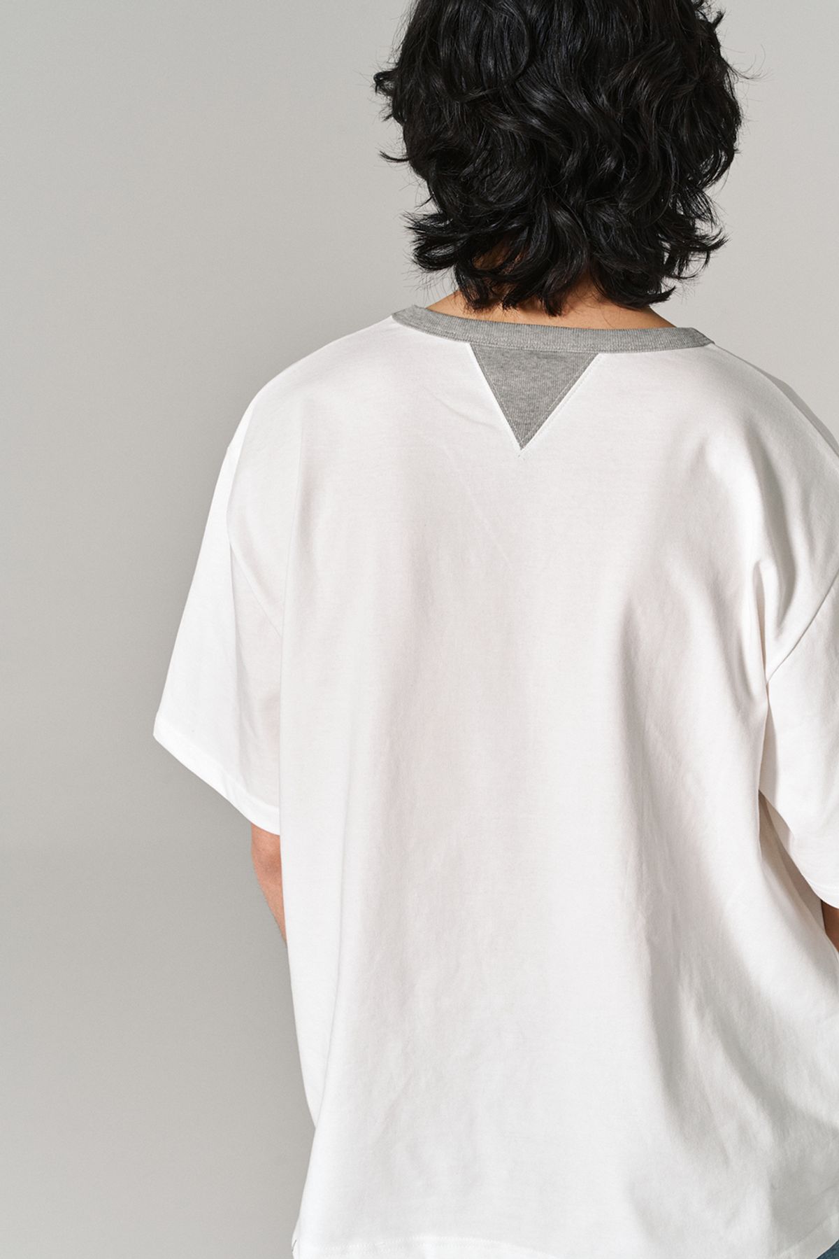 히즈핸더(HISHANDER) V-GUSSET S/S TEE WHITE/MG