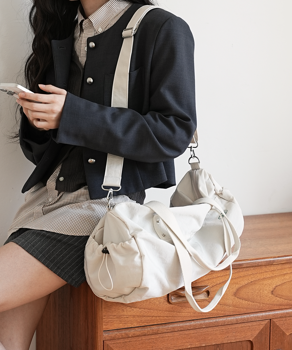 아브르(ABBR) 99s Shoulder Roll Bag _Cream