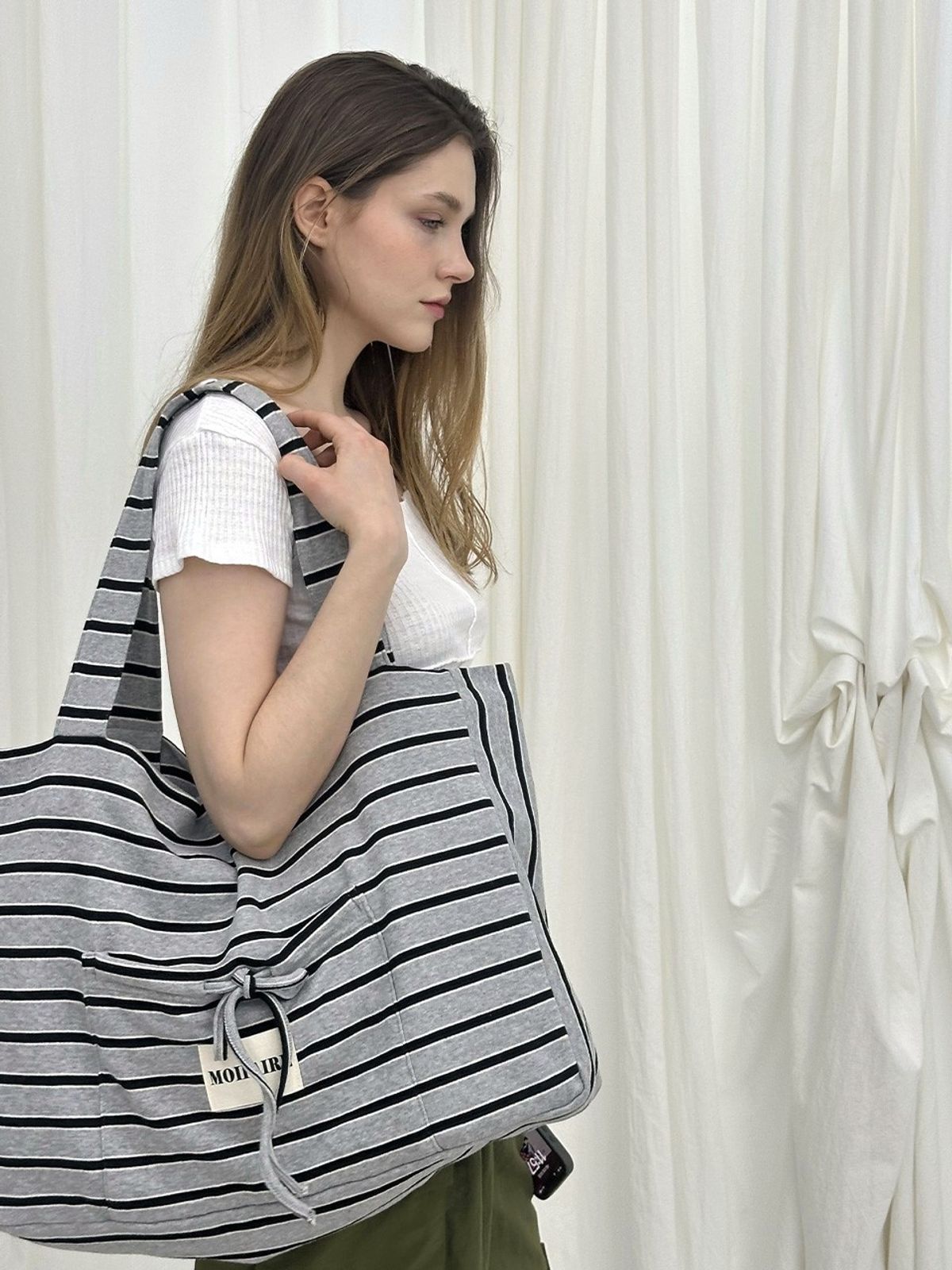 모이페어(MOIFAIRE) STRIPE STRAP SHOULDER BAG / GREY