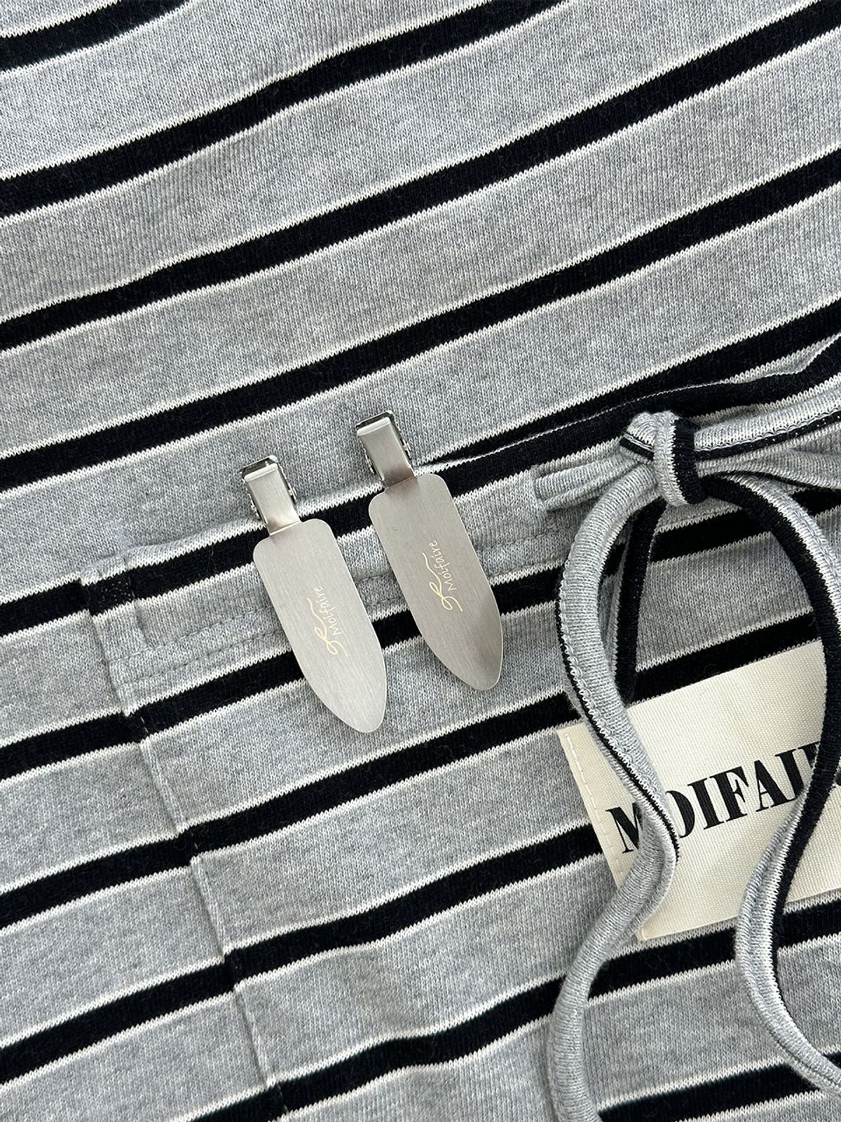 모이페어(MOIFAIRE) STRIPE STRAP SHOULDER BAG / GREY