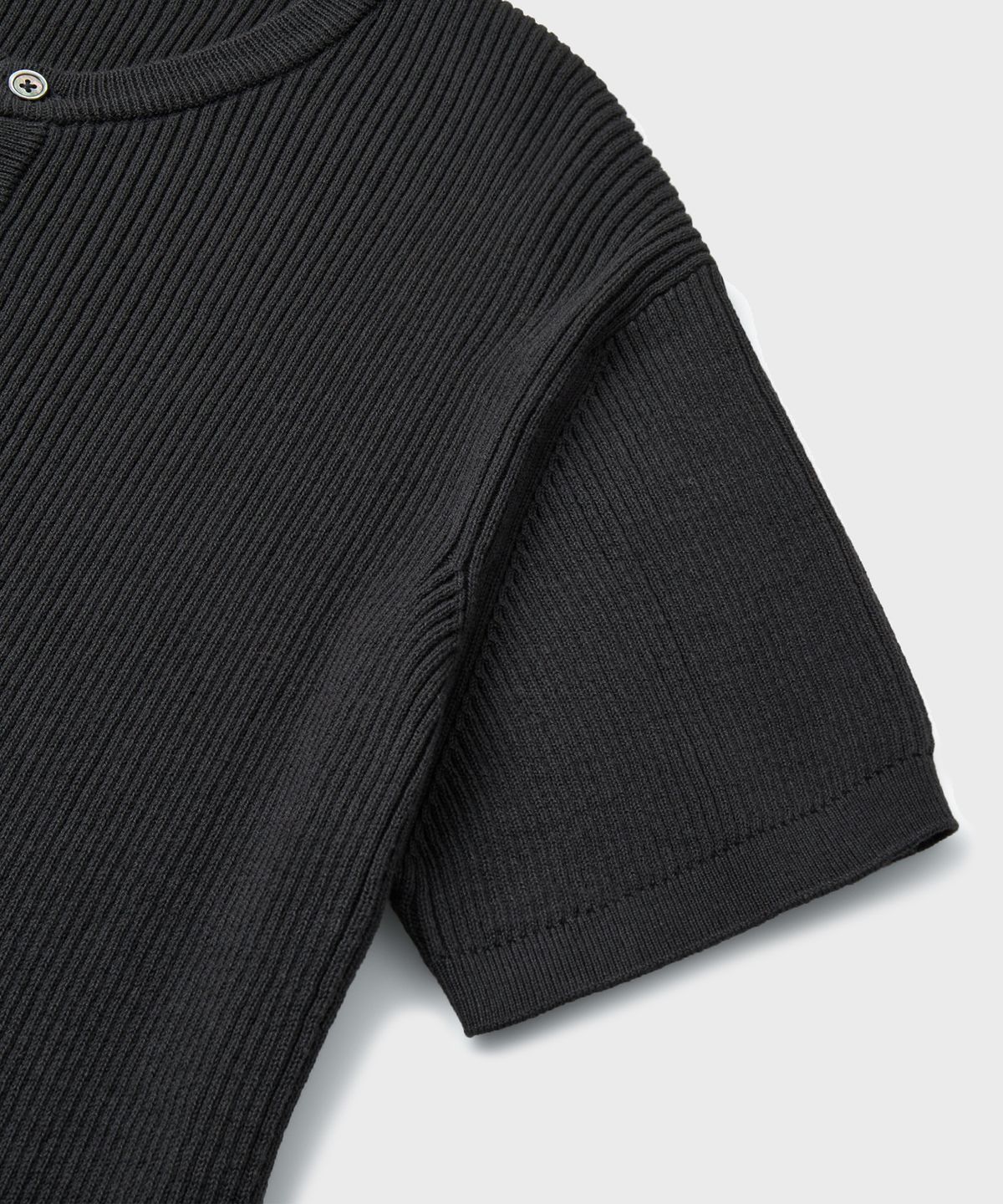 브랜디드(BRANDED) HARD TWIST RIBBED HENLEY NECK HALF KNIT [GRAPHITE]