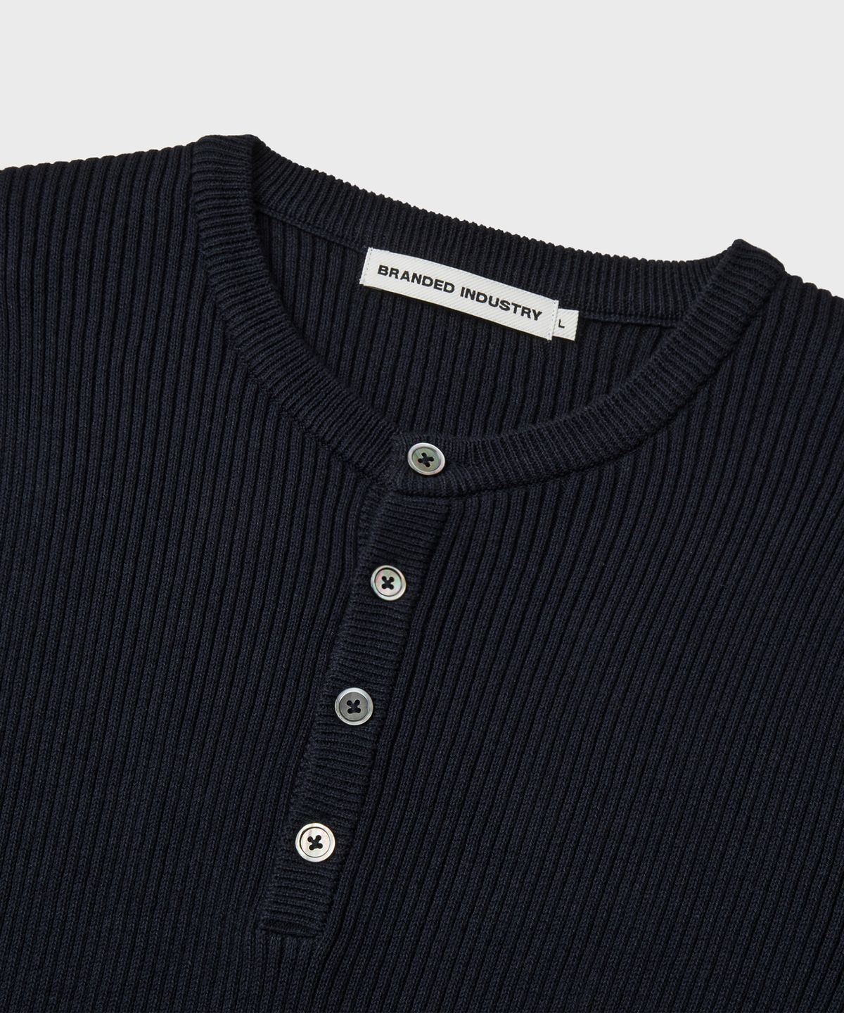 브랜디드(BRANDED) HARD TWIST RIBBED HENLEY NECK HALF KNIT [INK NAVY]