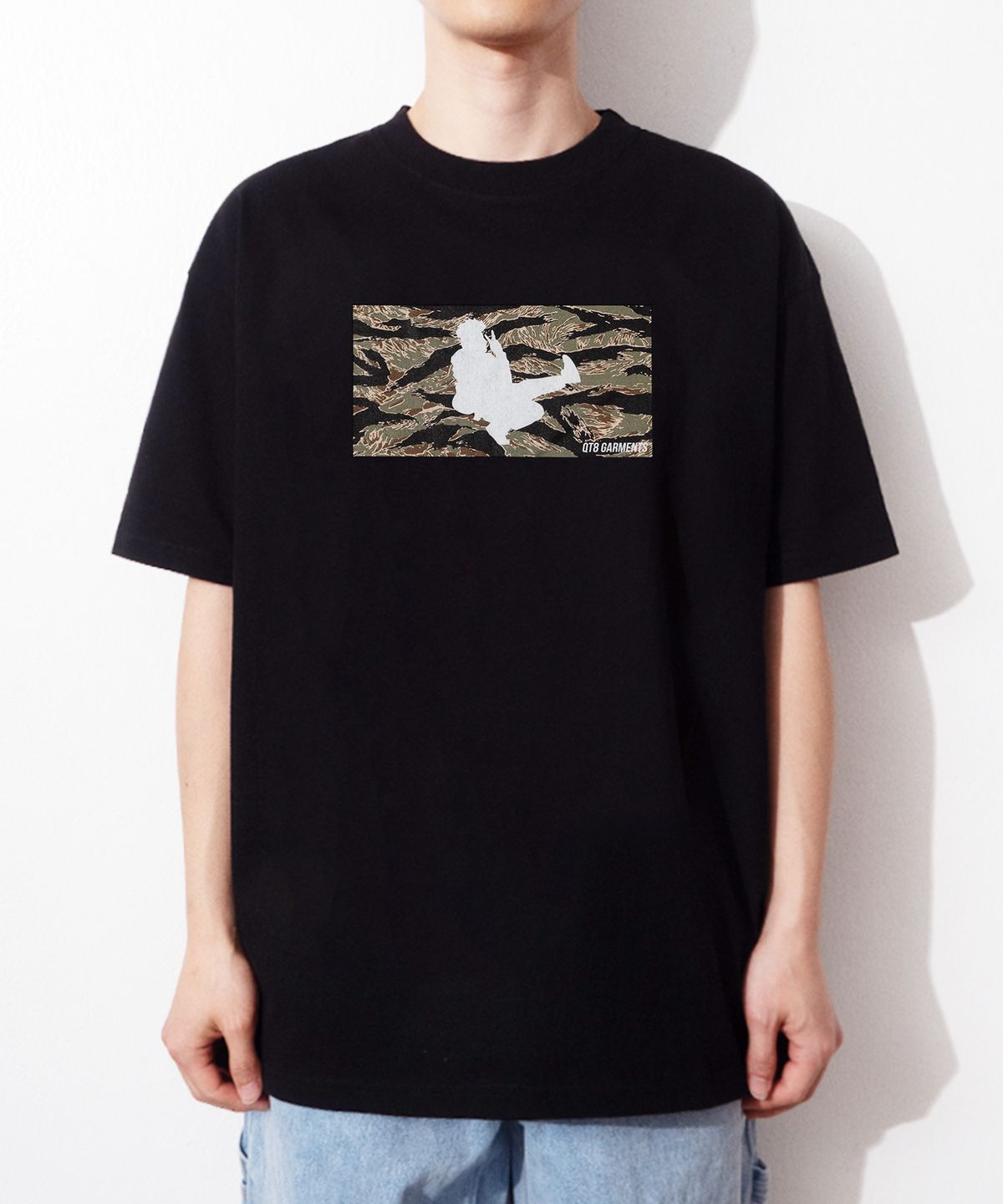 큐티에잇 가먼츠(QT8 GARMENTS) OC Noodle X QT8 Tiger Camo Tee (Black)
