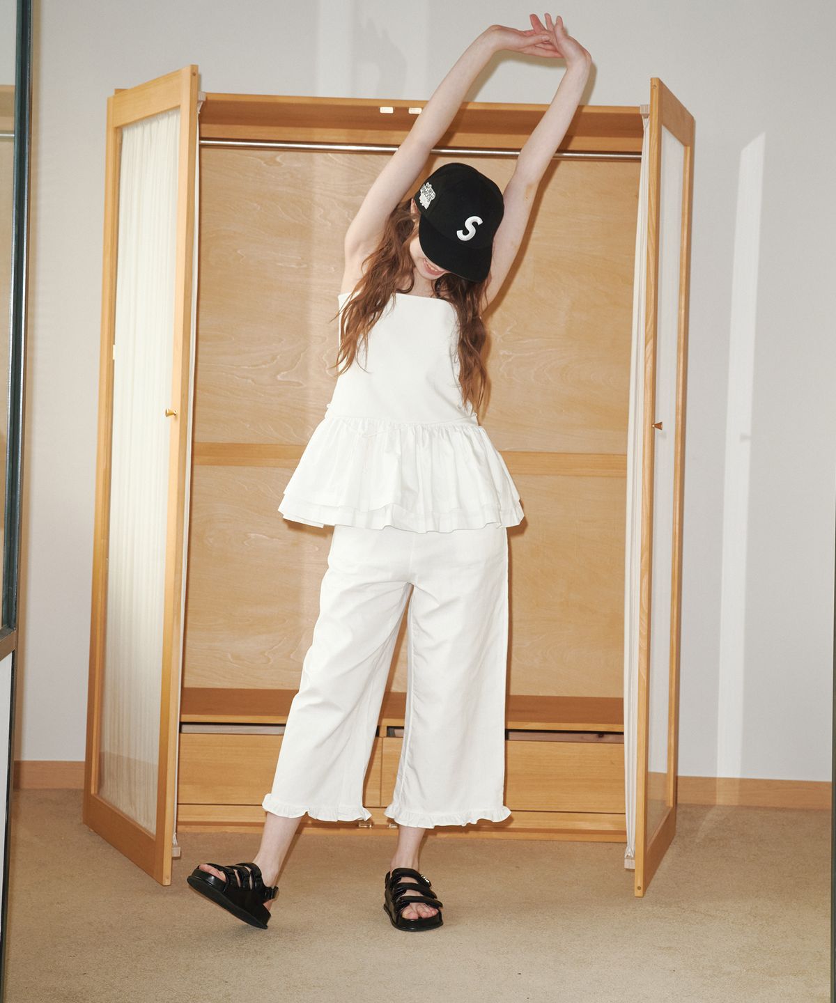 바이아덜스(BYOTHERS) Fleeve velcro sandals