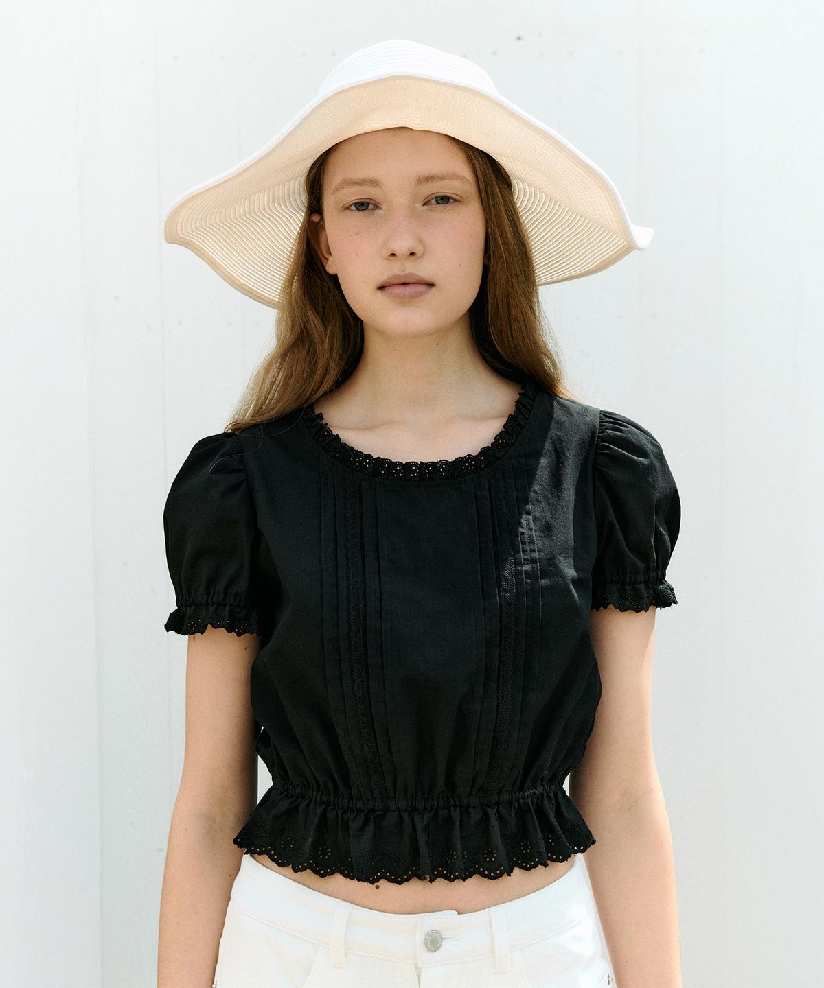 로라로라(ROLAROLA) CROP LACE BLOUSE BLACK