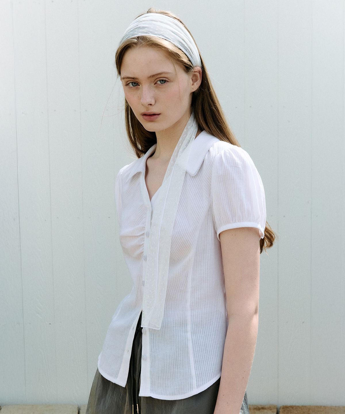 로라로라(ROLAROLA) SLIM COLLAR BLOUSE WHITE