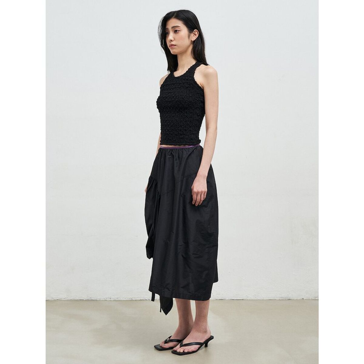 앙개(ANGGAE) Textured Tank Top  Black