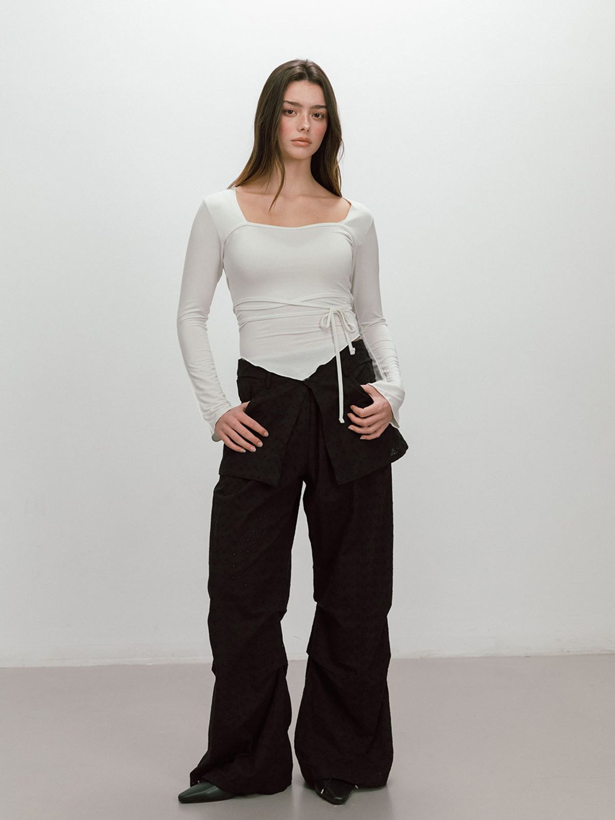 모이페어(MOIFAIRE) FLOWER LACE LAYERED PANTS / BLACK
