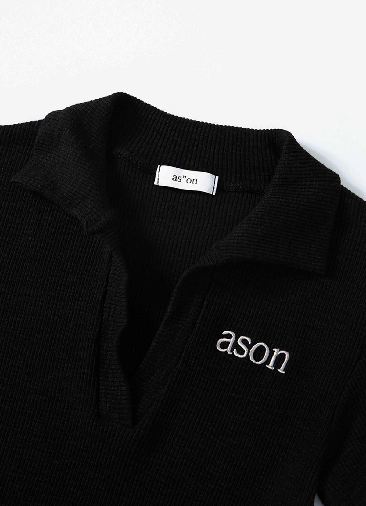애즈온(ASON) HALF IVY COLLAR TEE / BLACK