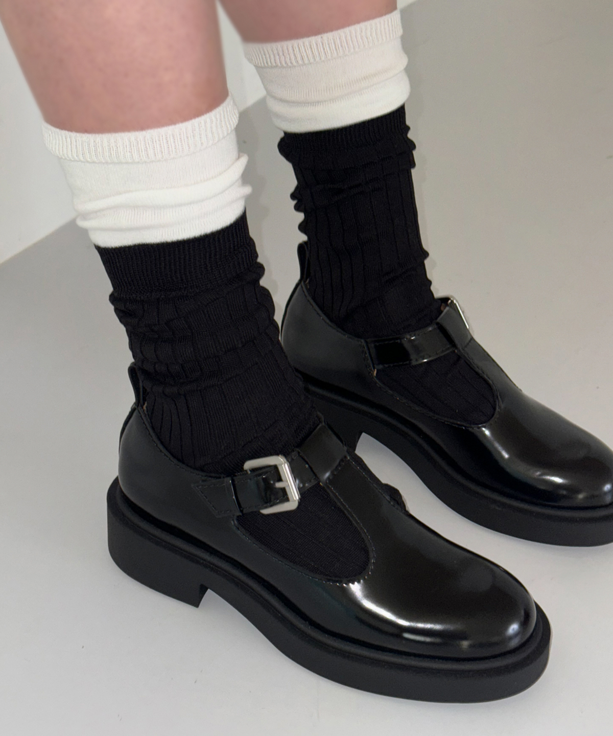 도넛바이닐샵(DONUTVINYLSHOP) layered two tone socks (2colors)