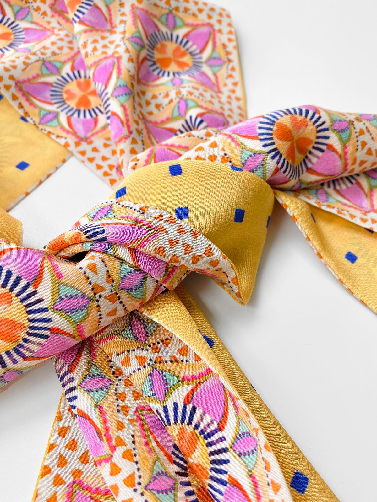 마레트라(MARAETHRA) Mandala Heart Wide Silk Tie Scarf 만달라하트 와이드 실크 타이스카프