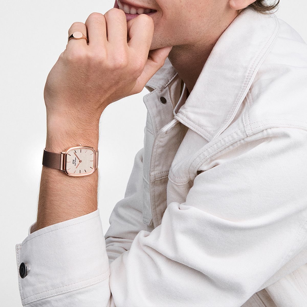 다니엘 웰링턴(DANIEL WELLINGTON) MARLON LINEN 로즈골드 와이어 메탈스트랩 아날로그 손목시계
