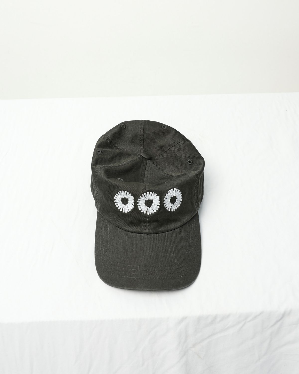 999휴머니티(999HUMANITY) 로고 아카이브 캡 (차콜)