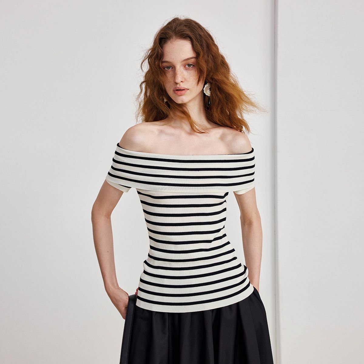 와이와이아이엠(YYIAM) YY_Off-the-shoulder top_2color