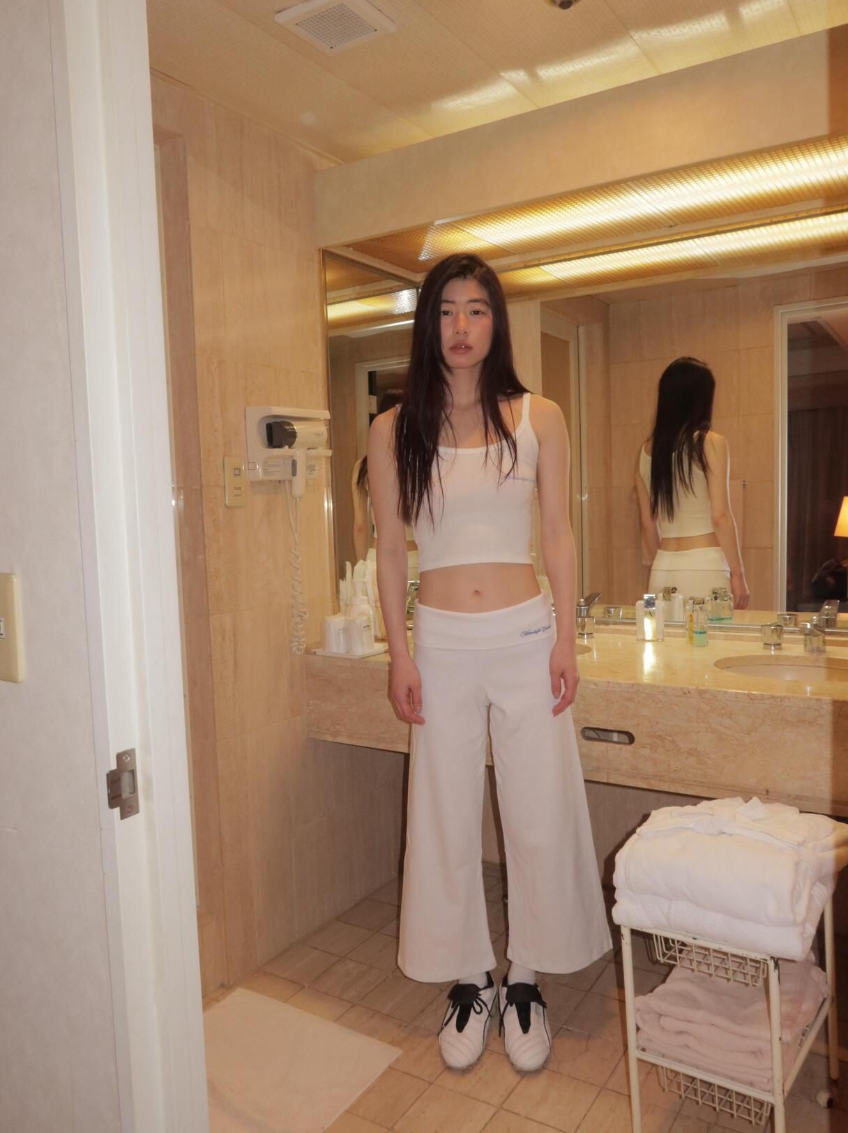 MUSINSA公式 | ATTENDS Attends for cuteness tank top (White)
