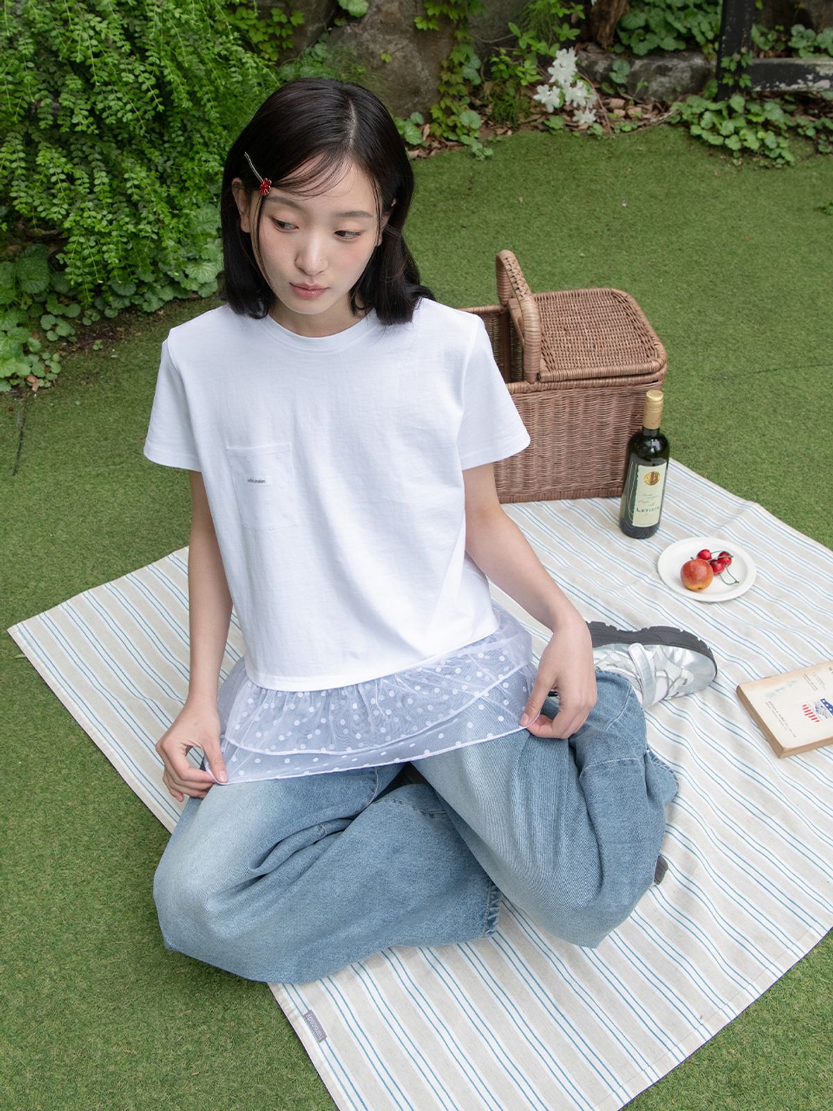 오피쉬(OAFISH) DOT RUFFLE POCKET T-SHIRT, WHITE