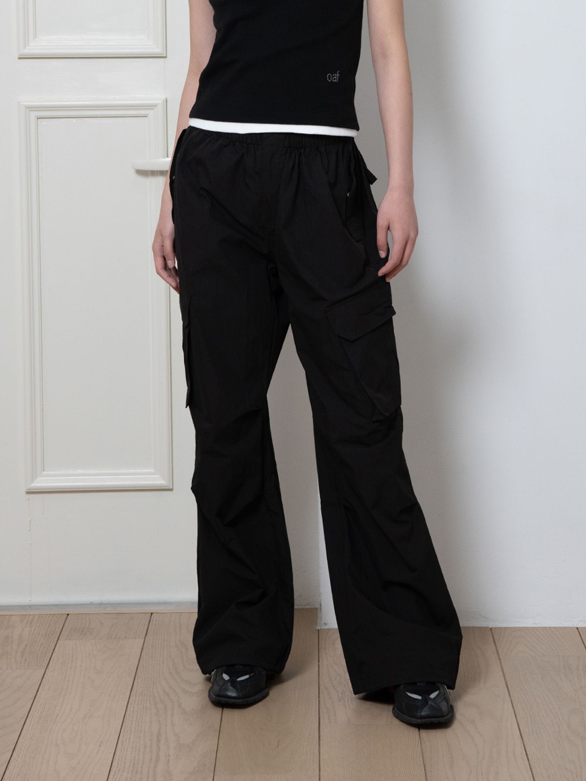 오피쉬(OAFISH) CUTOFF CARGO PARACHUTE PANTS, BLACK