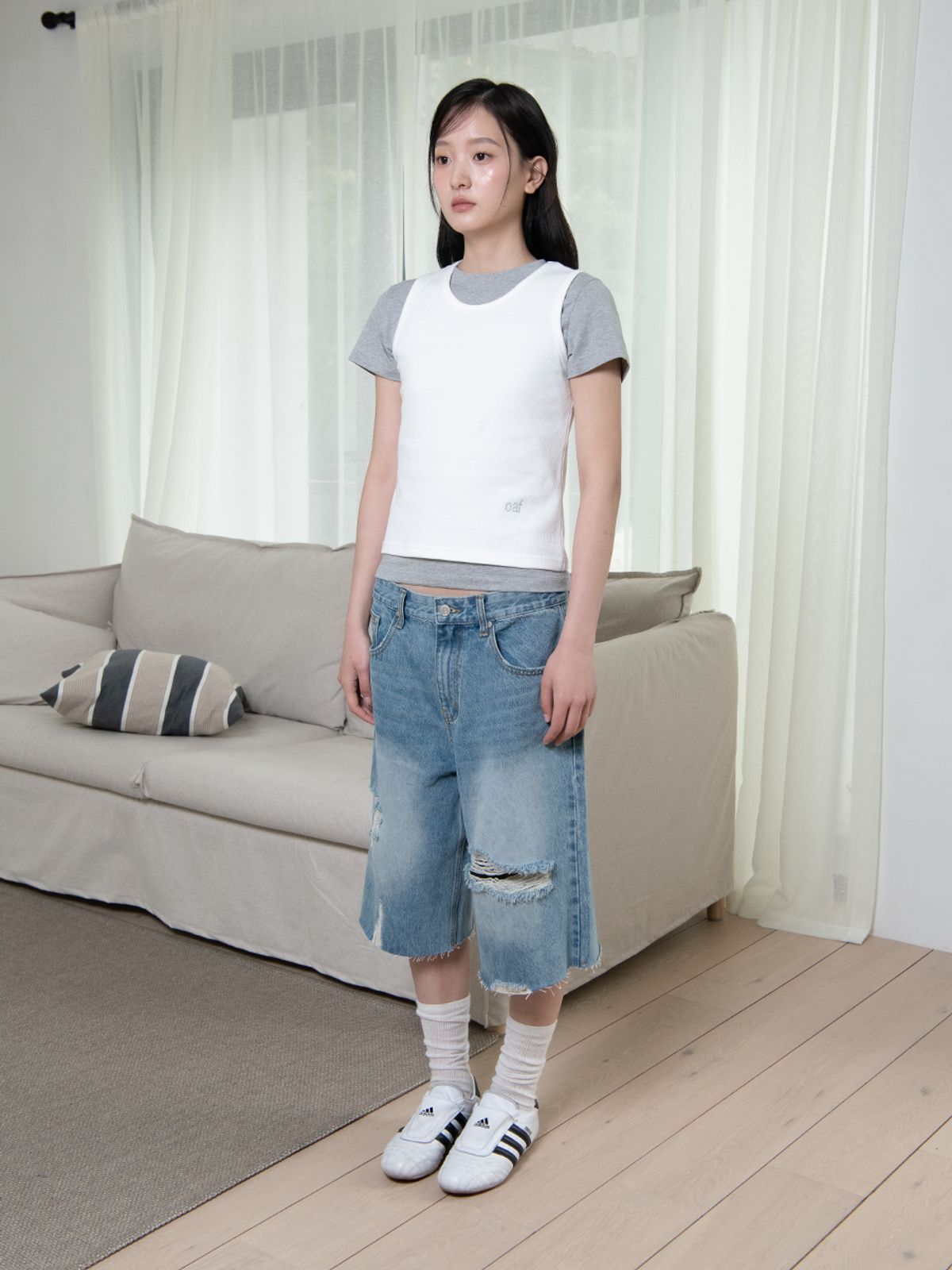 오피쉬(OAFISH) ANGEL LOGO SLEEVELESS, WHITE