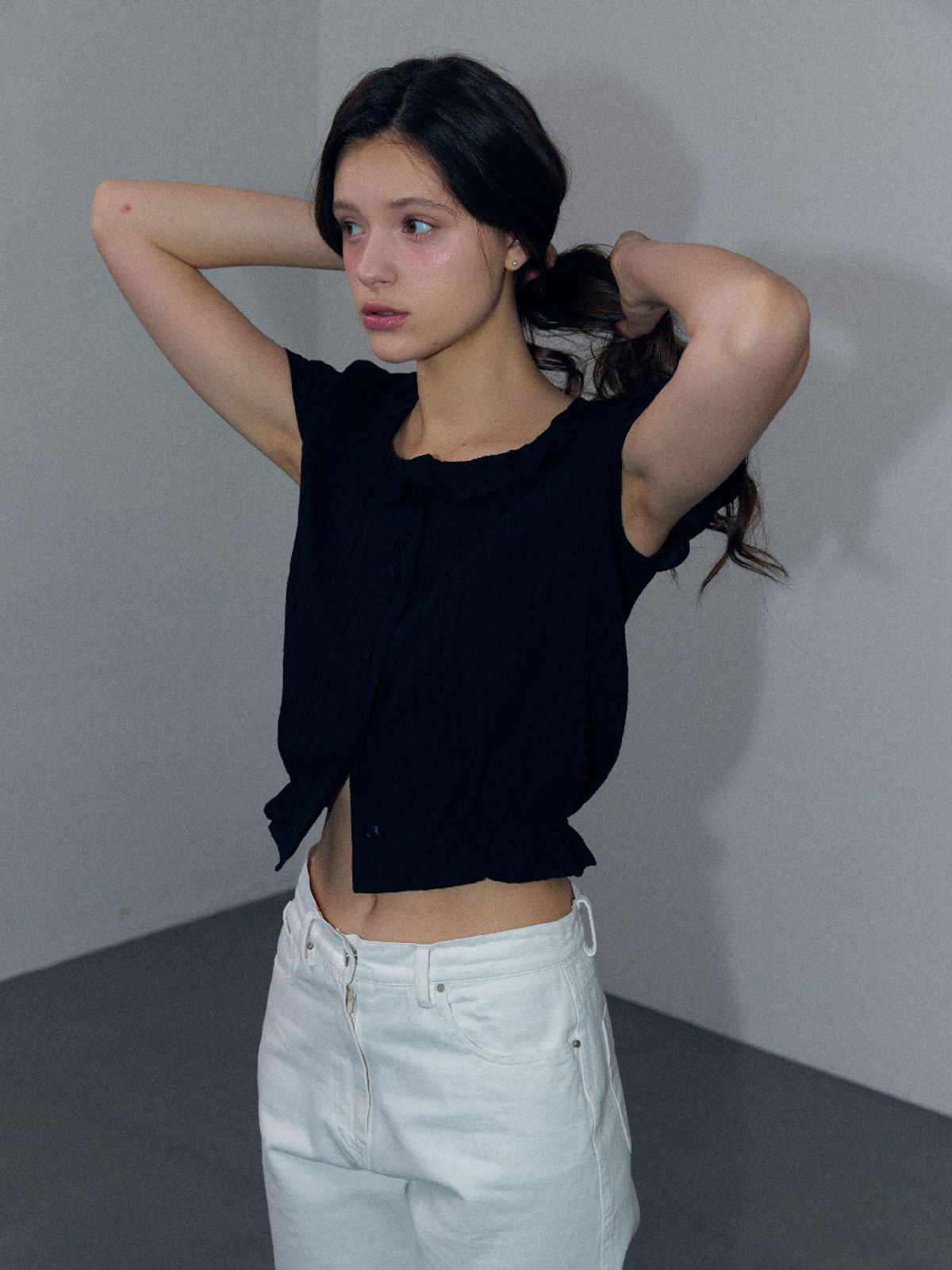 오브떼(OBETE) 클레어 러플 블라우스_블랙