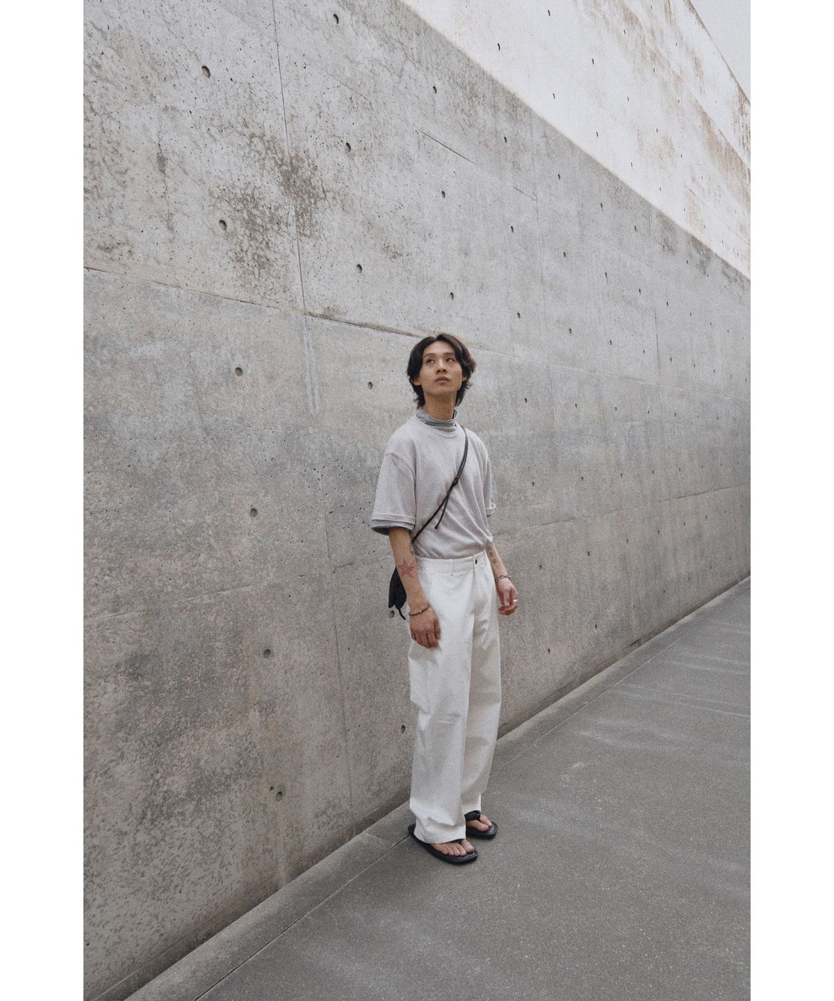 유스(YOUTH) Creased Mock-neck H/S T-shirt - Light Grey