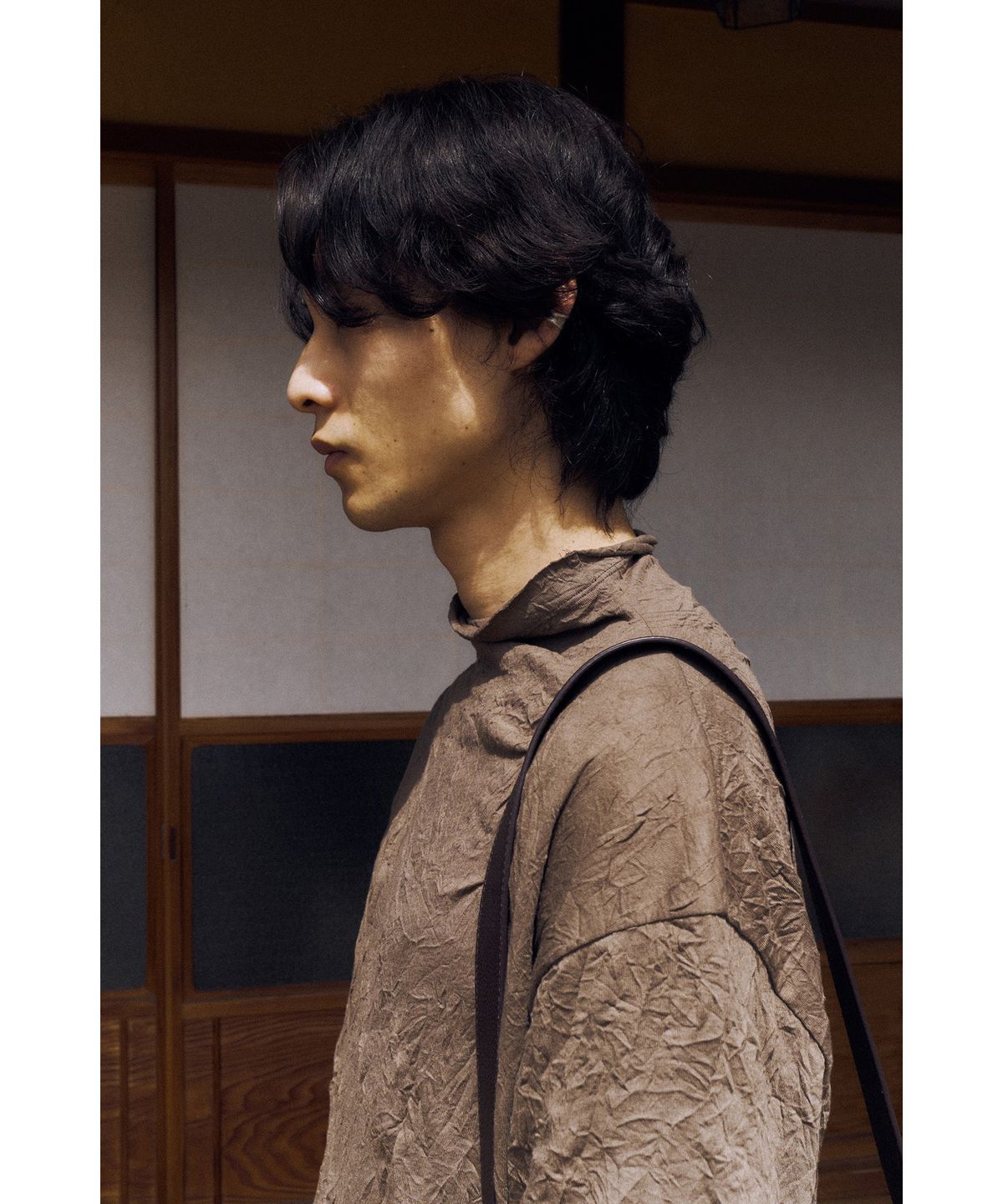 유스(YOUTH) Creased Mock-neck H/S T-shirt - Brown