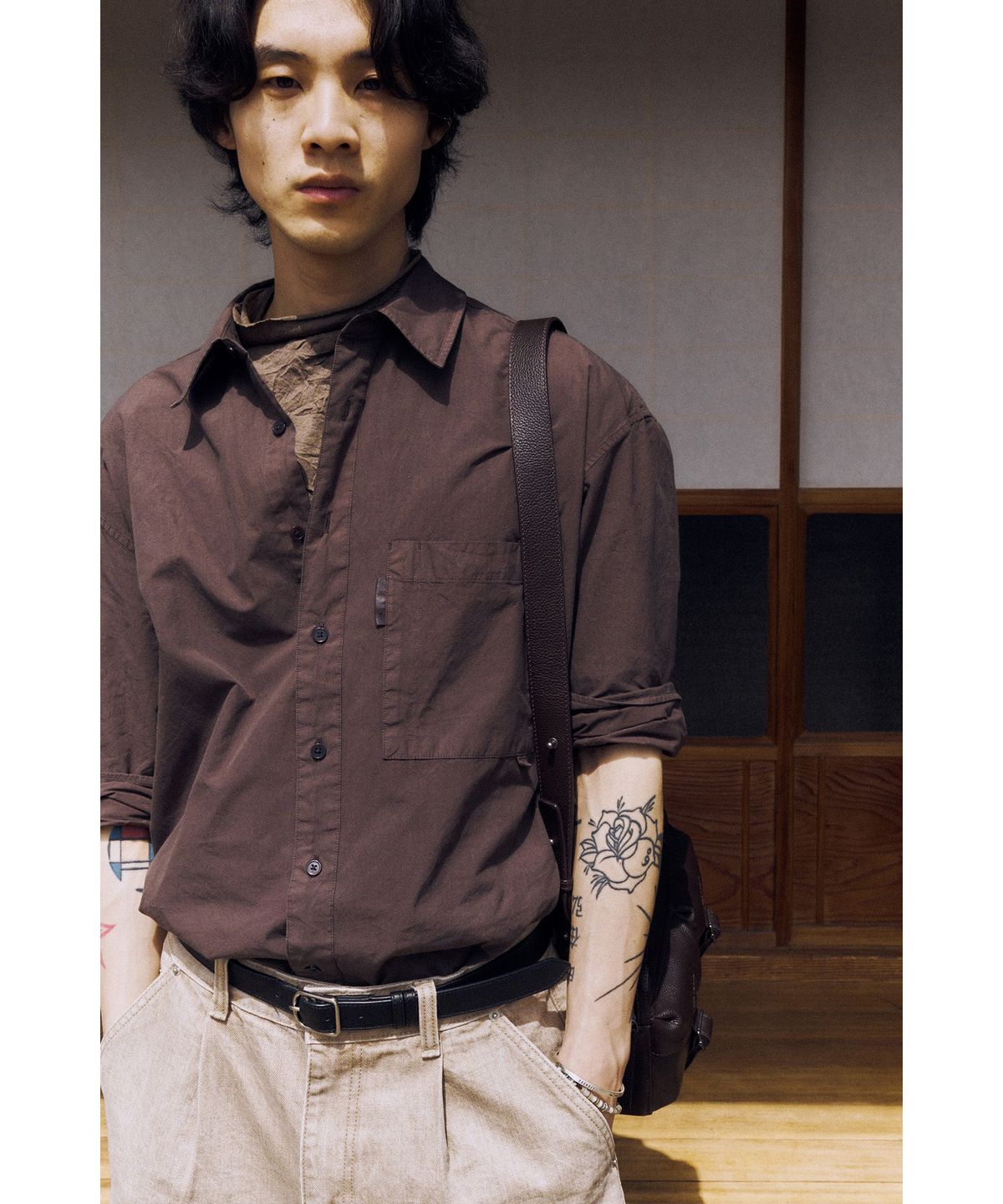 유스(YOUTH) Creased Mock-neck H/S T-shirt - Brown