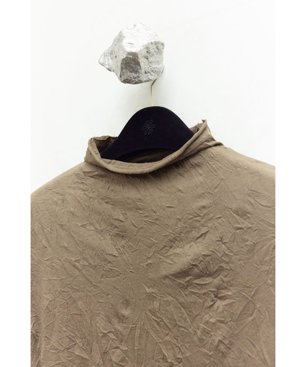 유스(YOUTH) Creased Mock-neck H/S T-shirt - Brown