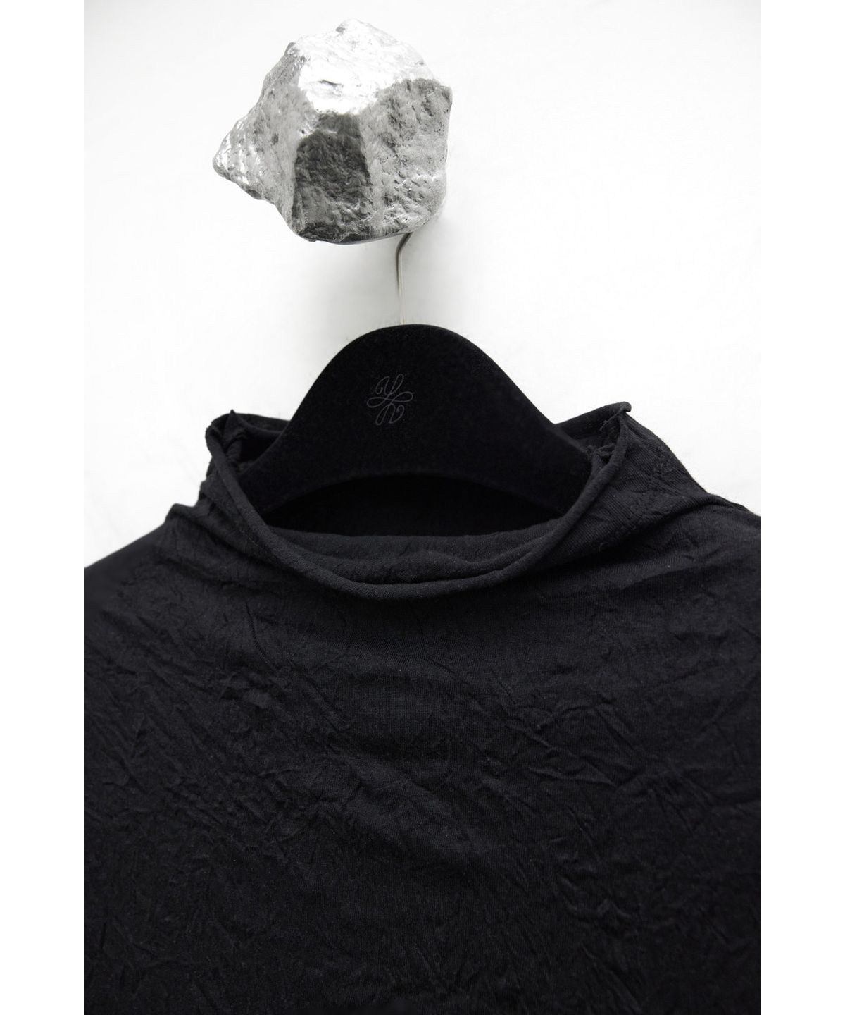 유스(YOUTH) Creased Mock-neck H/S T-shirt - Black