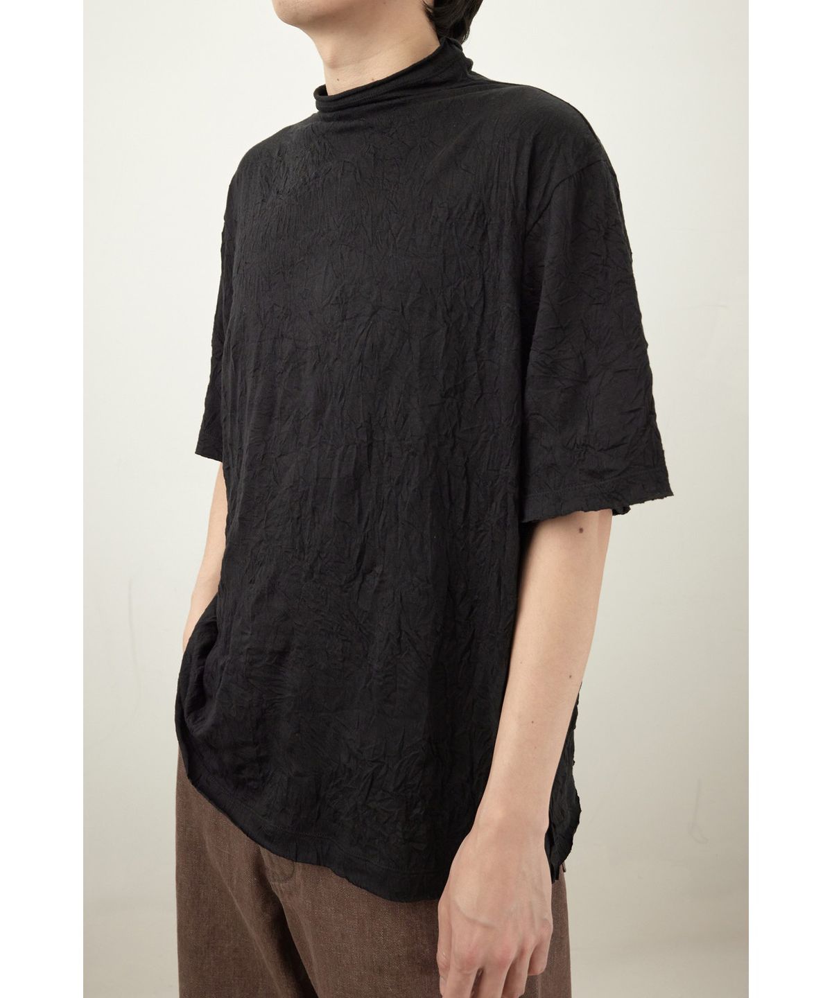 유스(YOUTH) Creased Mock-neck H/S T-shirt - Black
