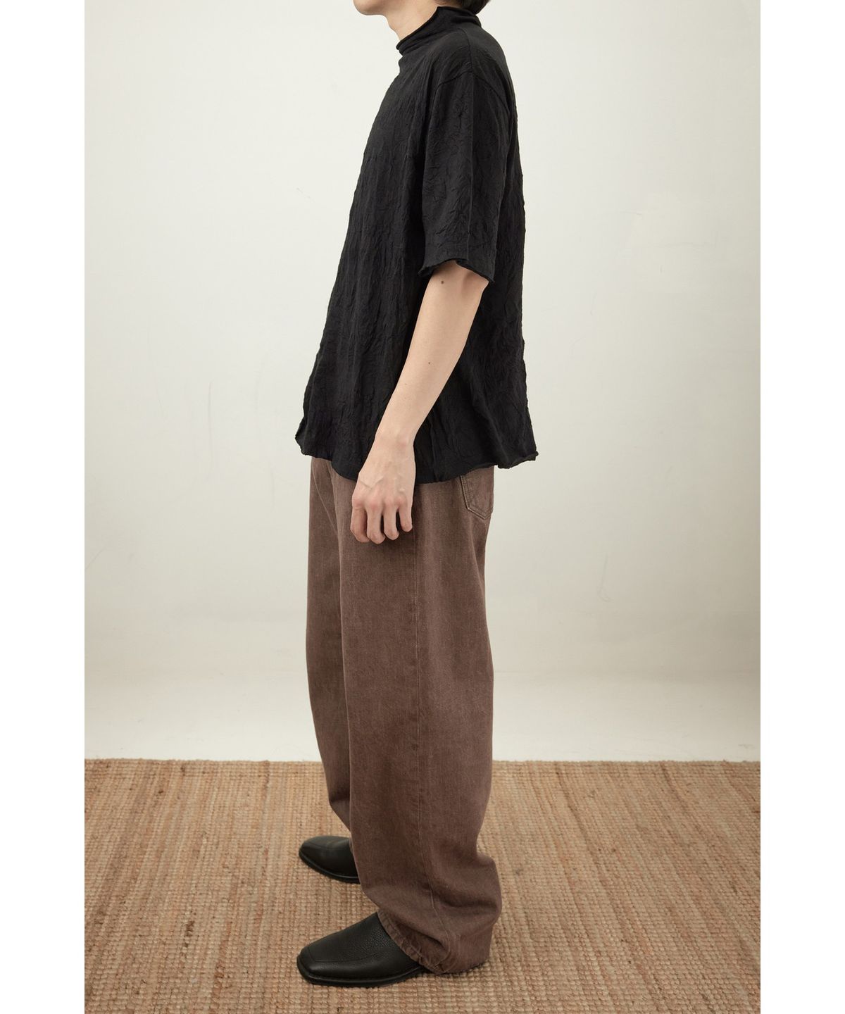 유스(YOUTH) Creased Mock-neck H/S T-shirt - Black
