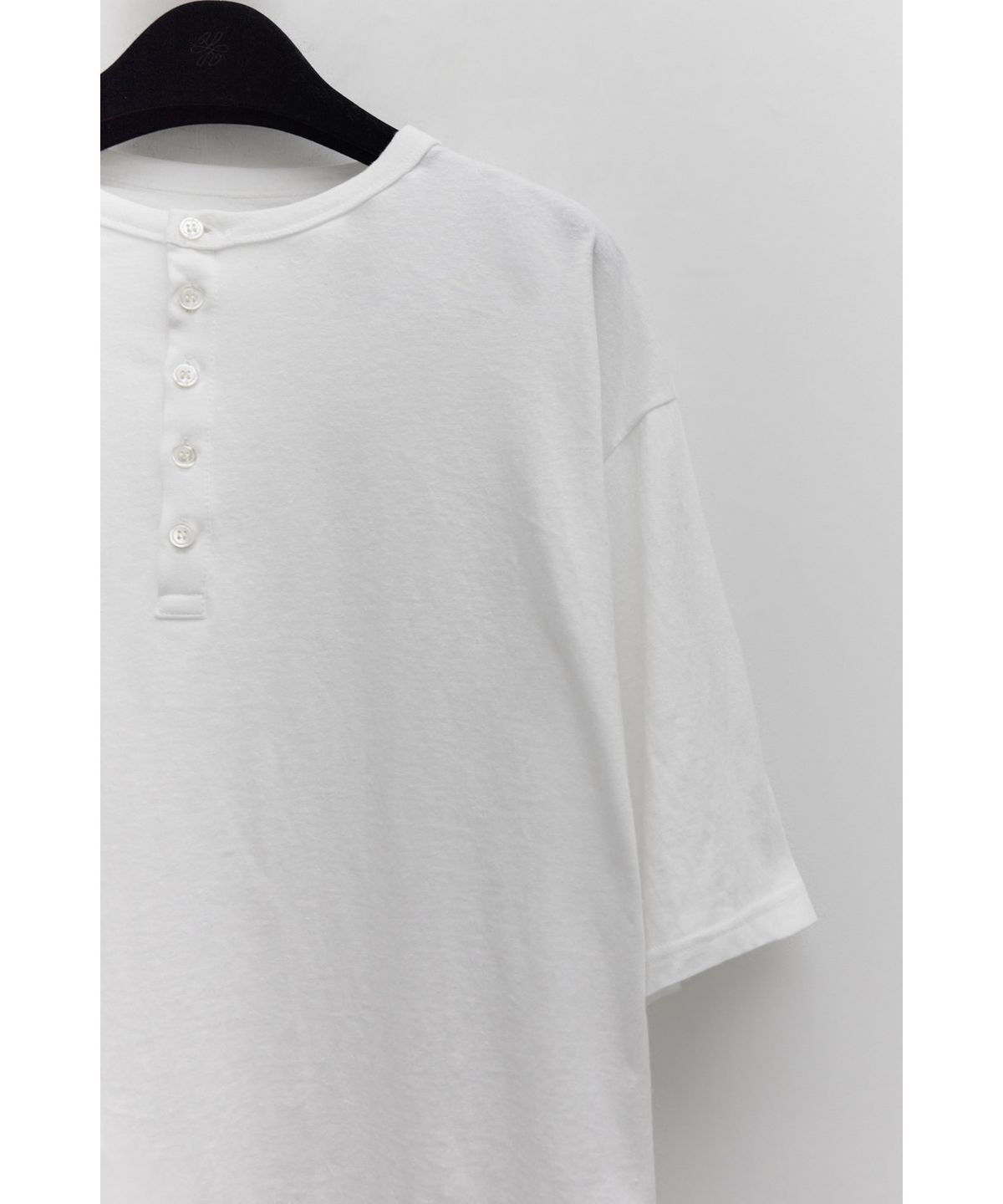 유스(YOUTH) Henley Neck H/S T-shirt - White