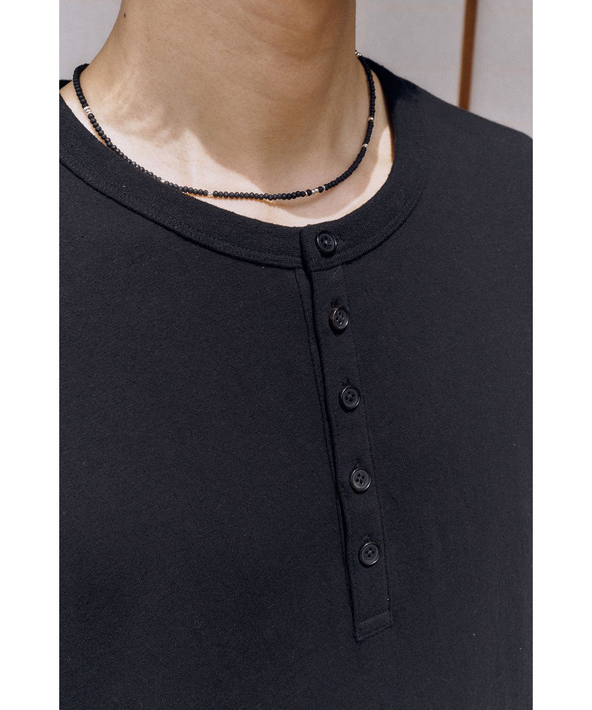 유스(YOUTH) Henley Neck H/S T-shirt - Black