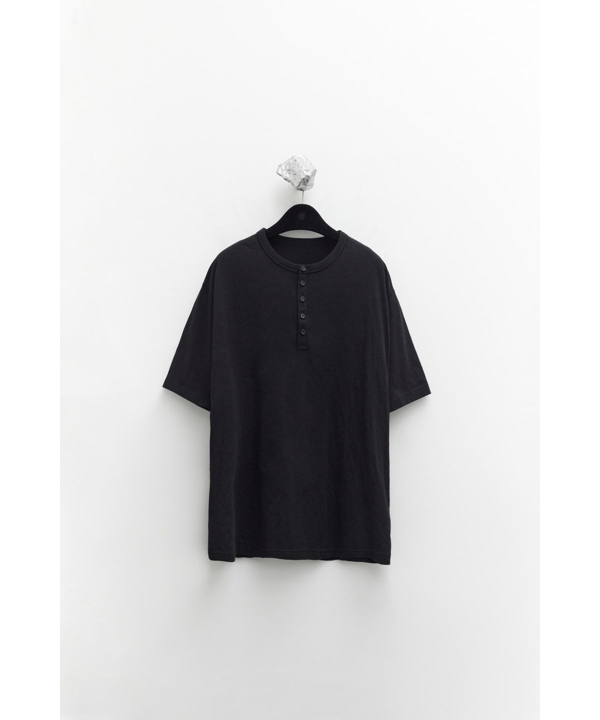 유스(YOUTH) Henley Neck H/S T-shirt - Black