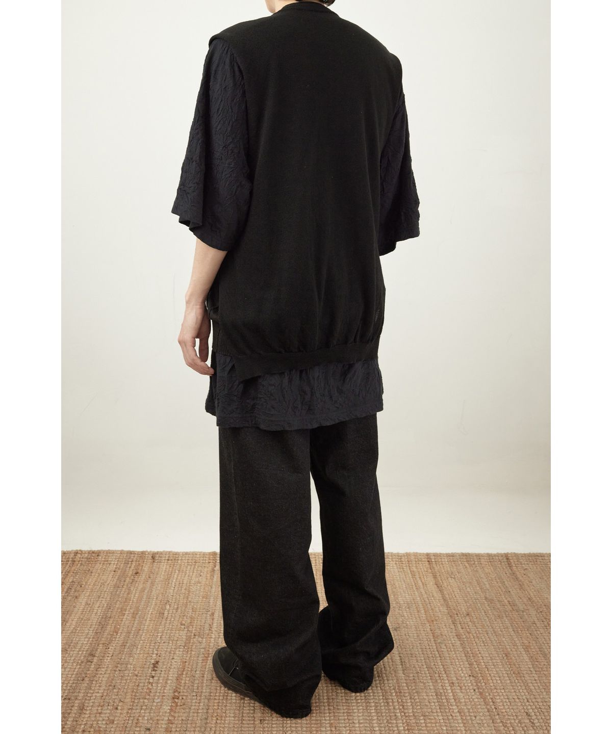 유스(YOUTH) Creased H/S T-shirt - Black