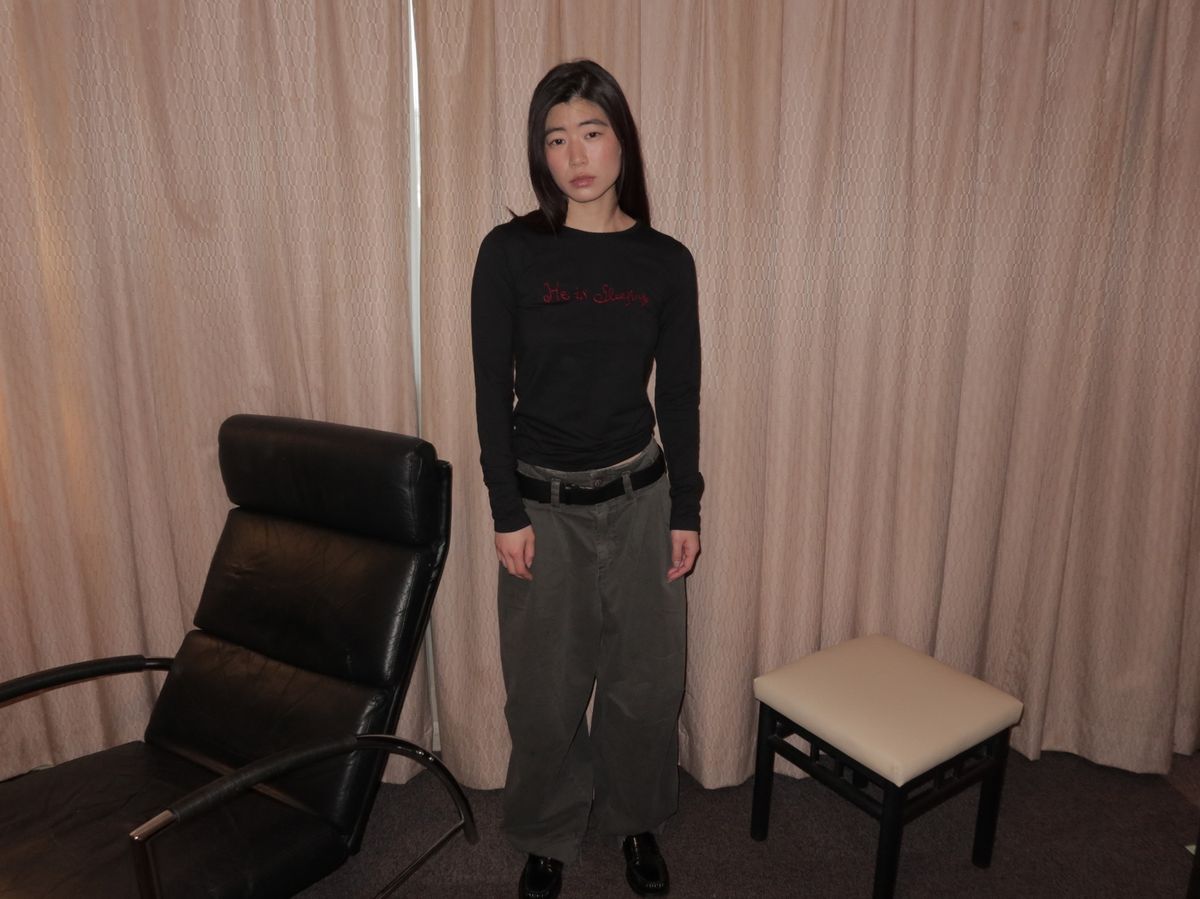 어텐즈(ATTENDS) He is sleeping tee shirt (Black)